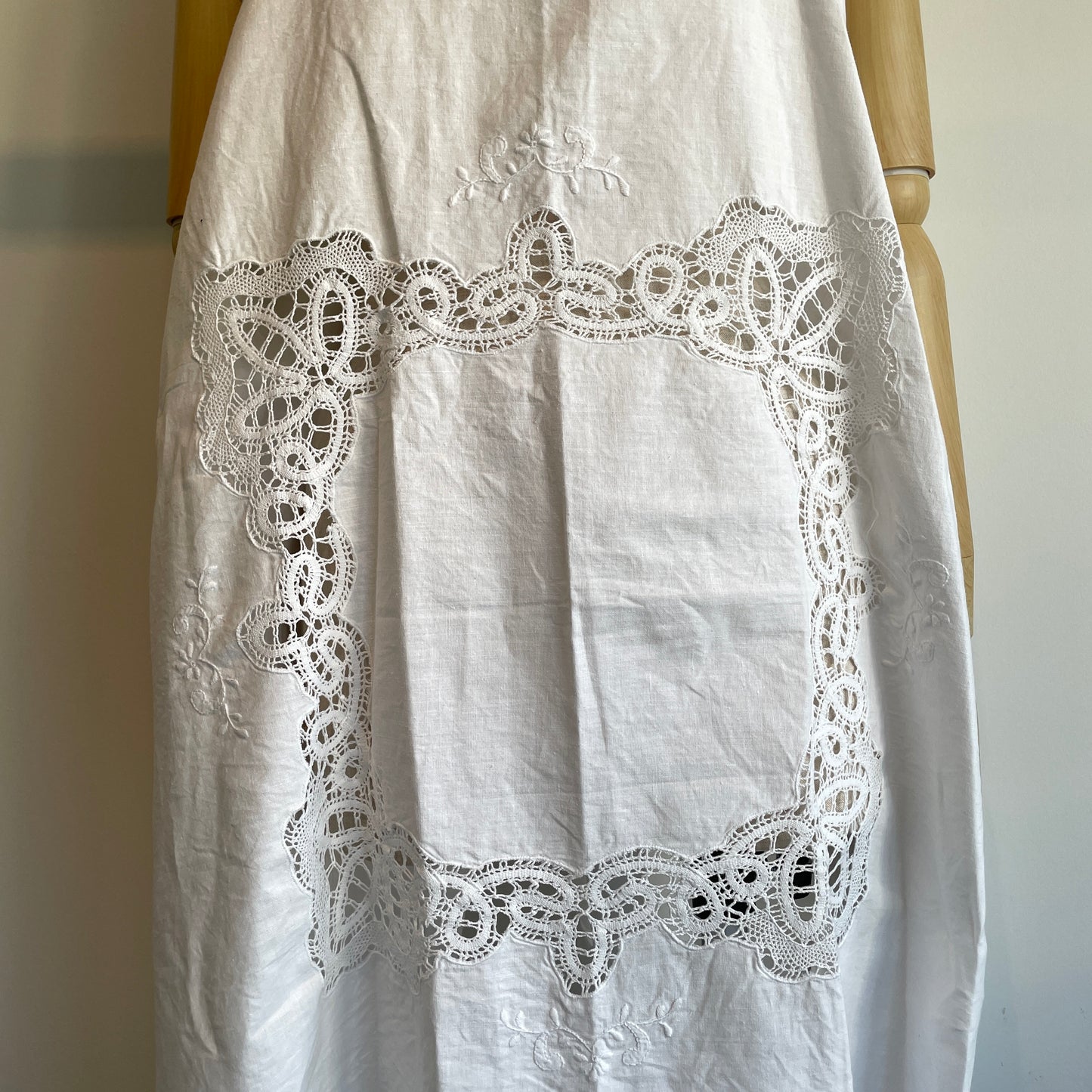 Heriter //bobbin lace tablecloth aprondress H0-00-7046