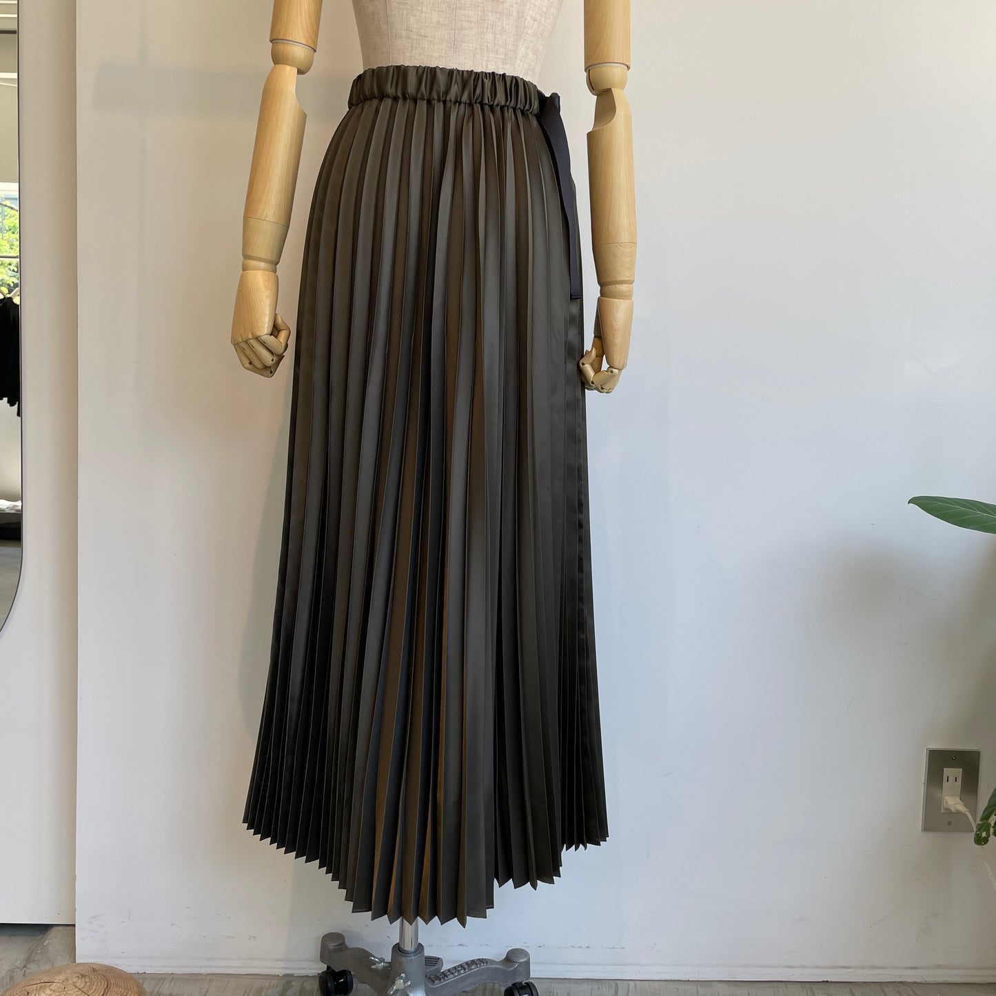 itochi //Polyester twill half way accordion pleated skirt itSK08-11-M