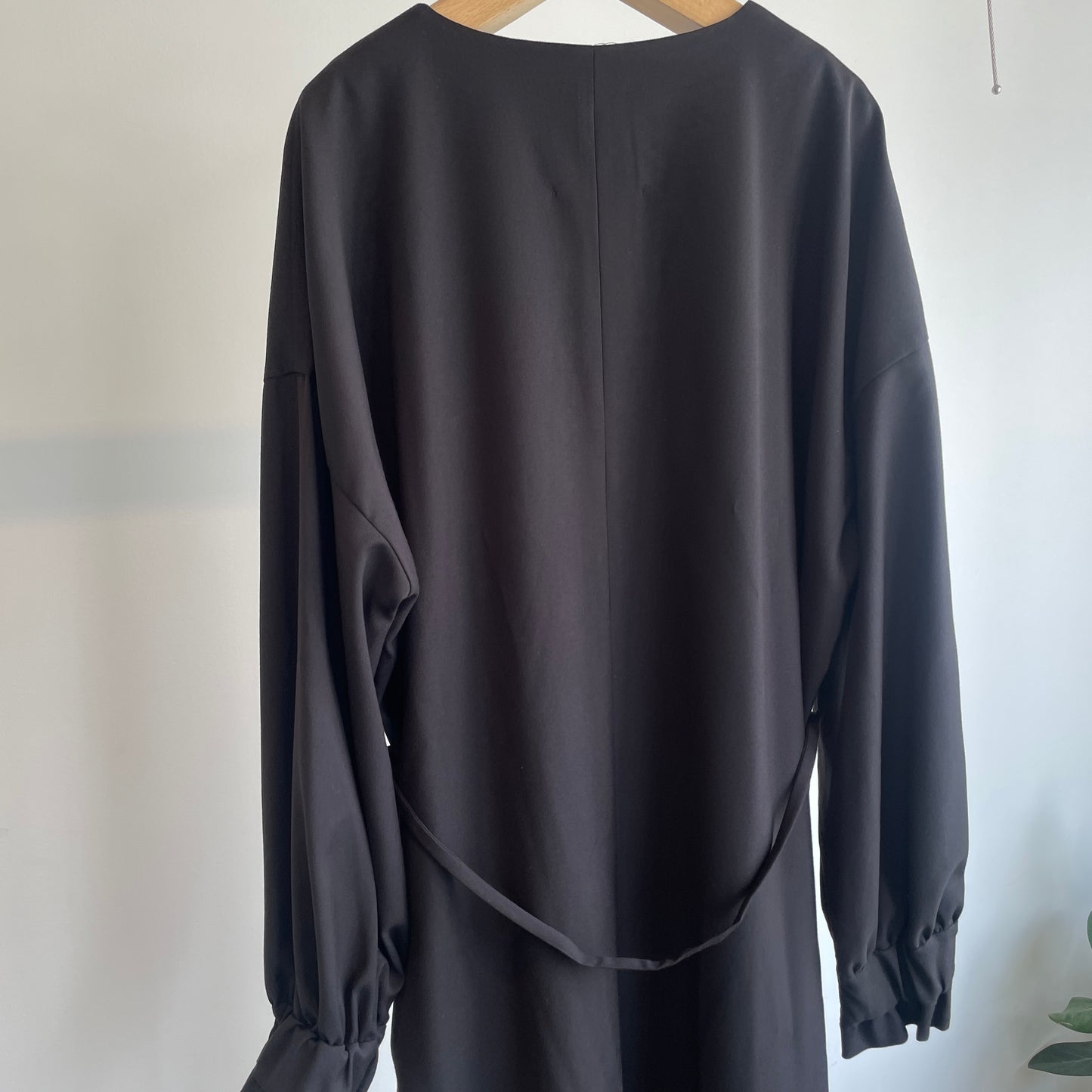 SI-HIRAI //MICRO STRETCH GABA RUBBER CUFF DRESS CHAW24-5018