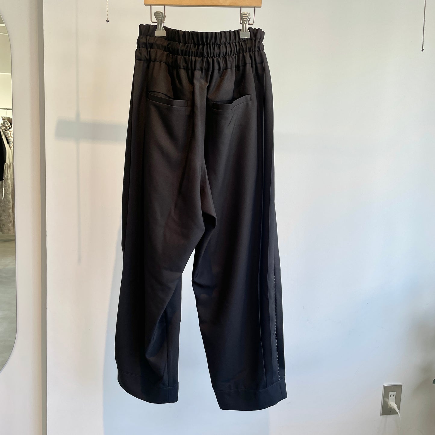 itochi //Polyester Linon pleated track pants