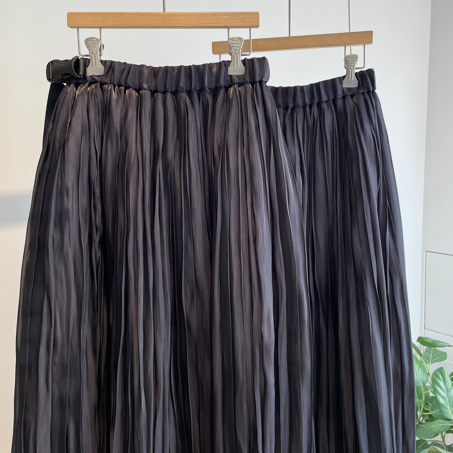 itochi //Aurora cloth double side pleated skirt / black