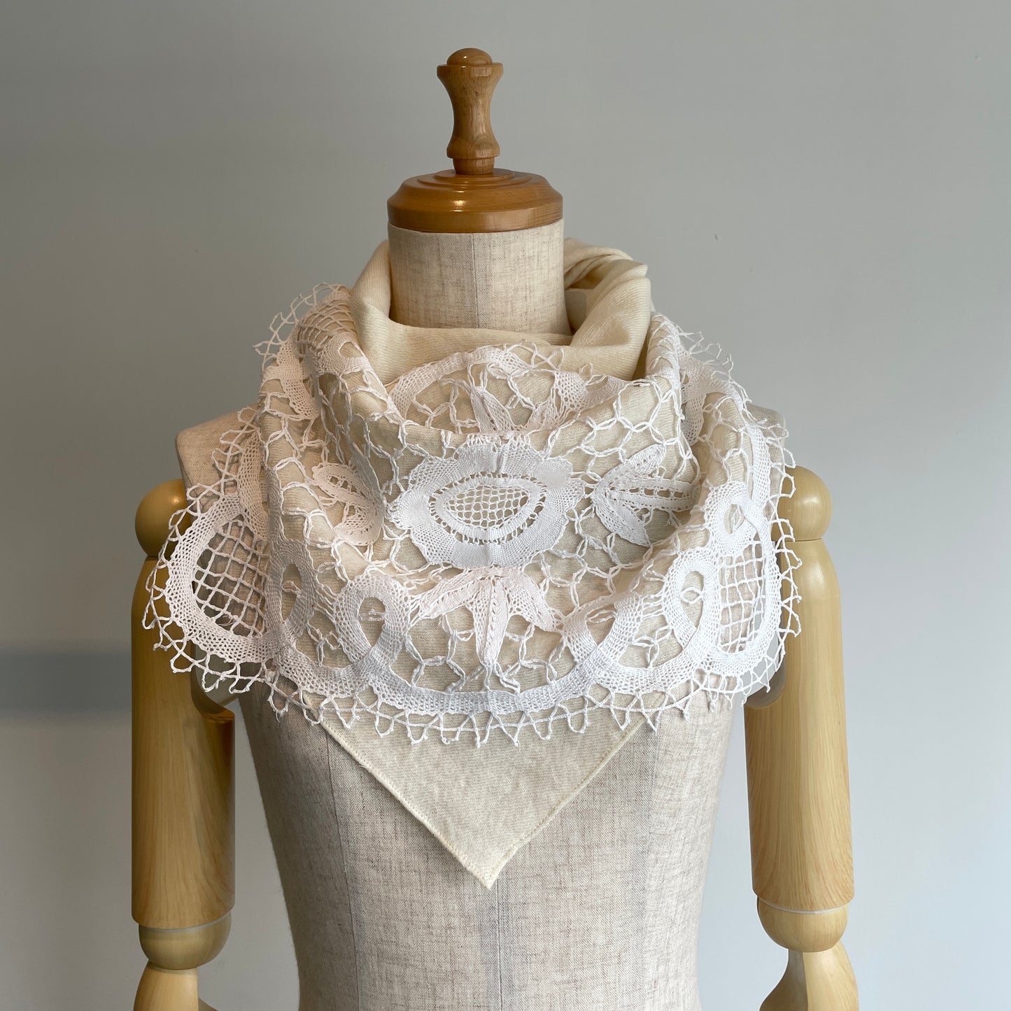 Heriter //triangular shawl H0-00-8001