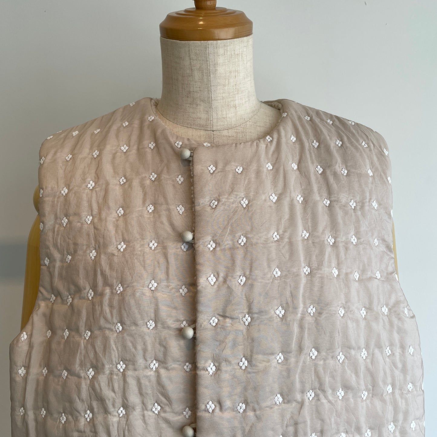 qiri //flower dot quilt jacquard ショートリバーシブルベスト 6301BL008252