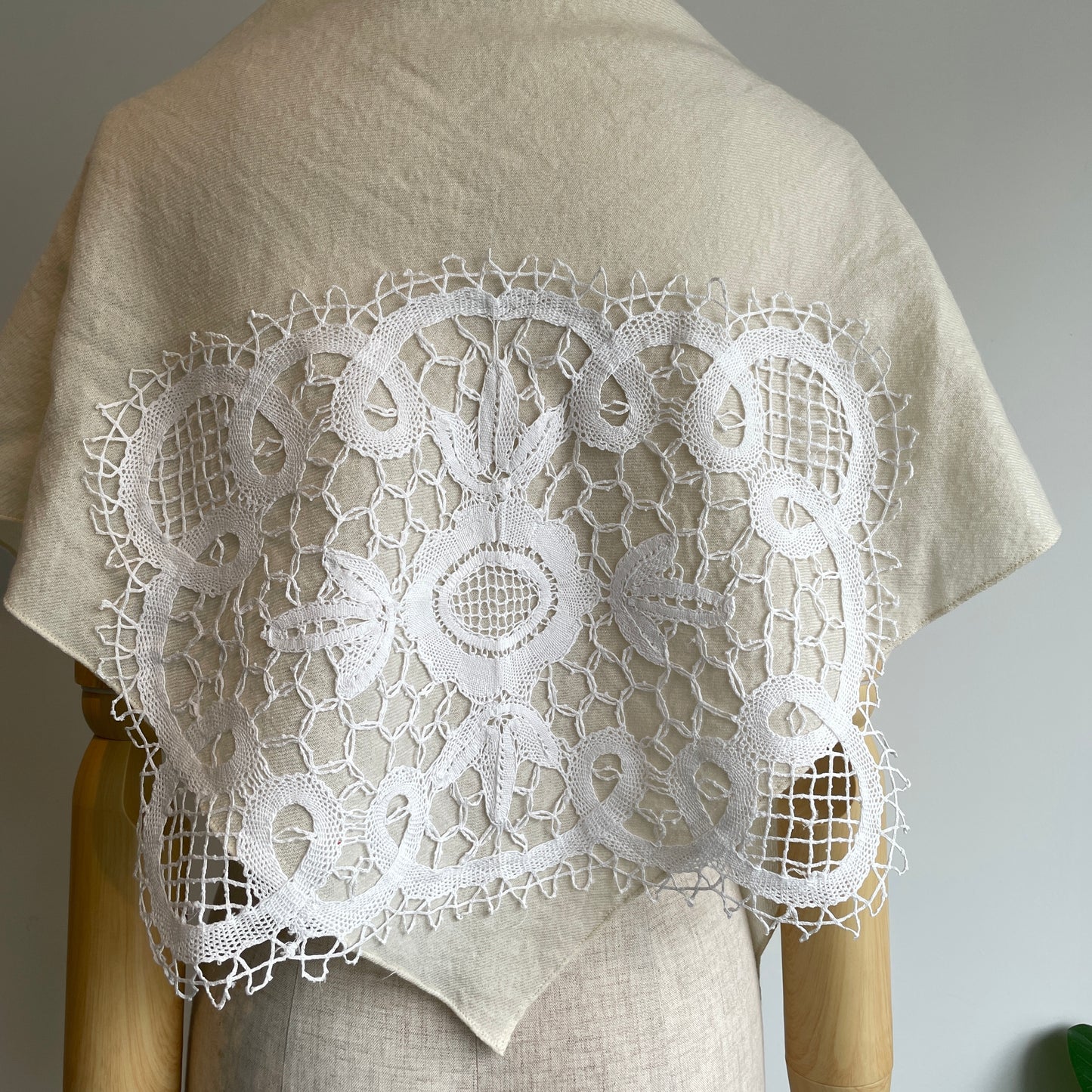 Heriter //triangular shawl H0-00-8001