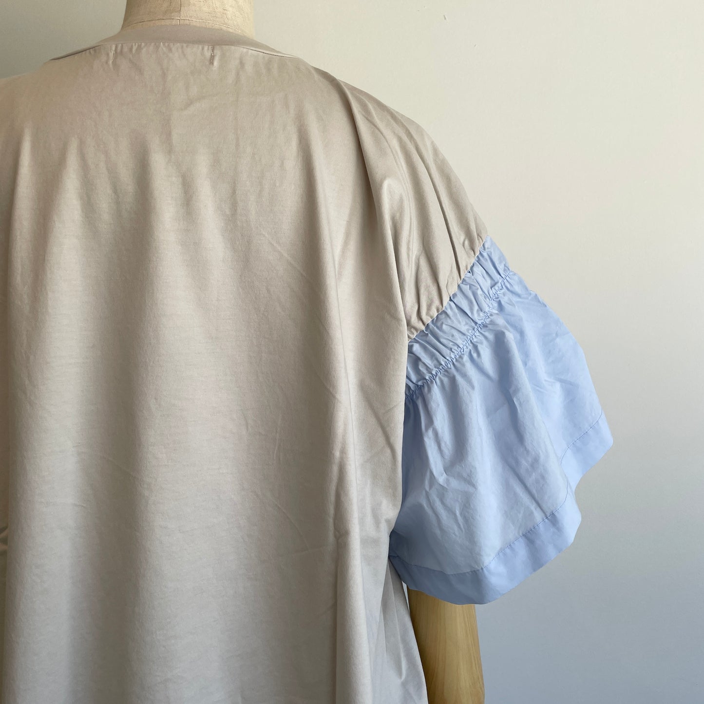 universaltissu //コンパクトクールローレル天竺バイカラーギャザースリーブTシャツ US253CT002