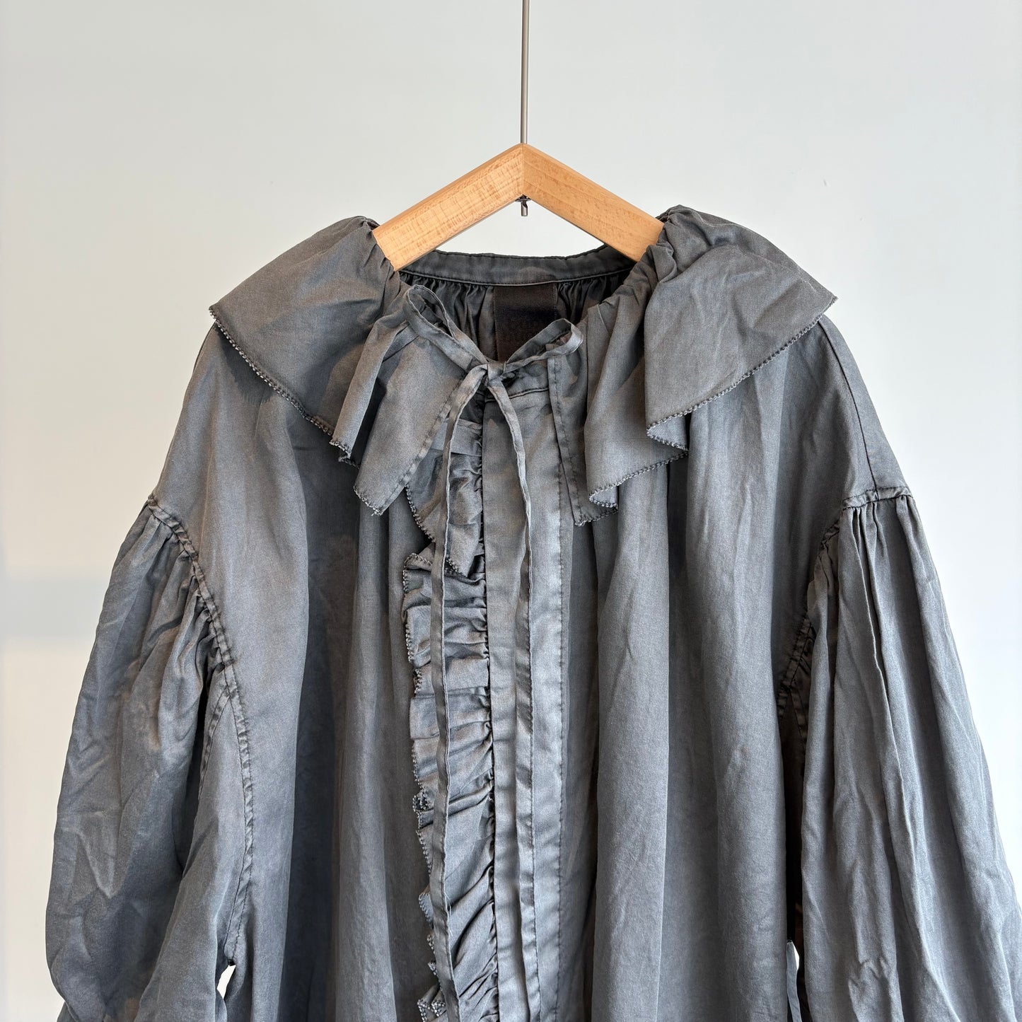 buoy buoy//80satin frill puff ブラウス 2701BL017251