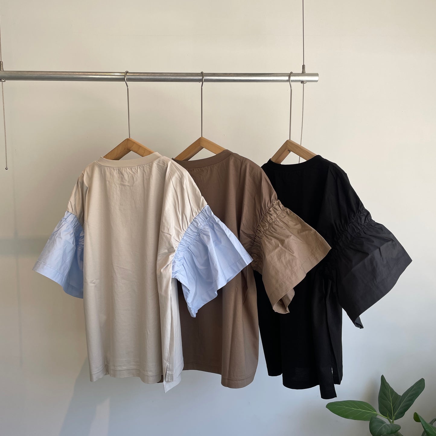 universaltissu //コンパクトクールローレル天竺バイカラーギャザースリーブTシャツ US253CT002
