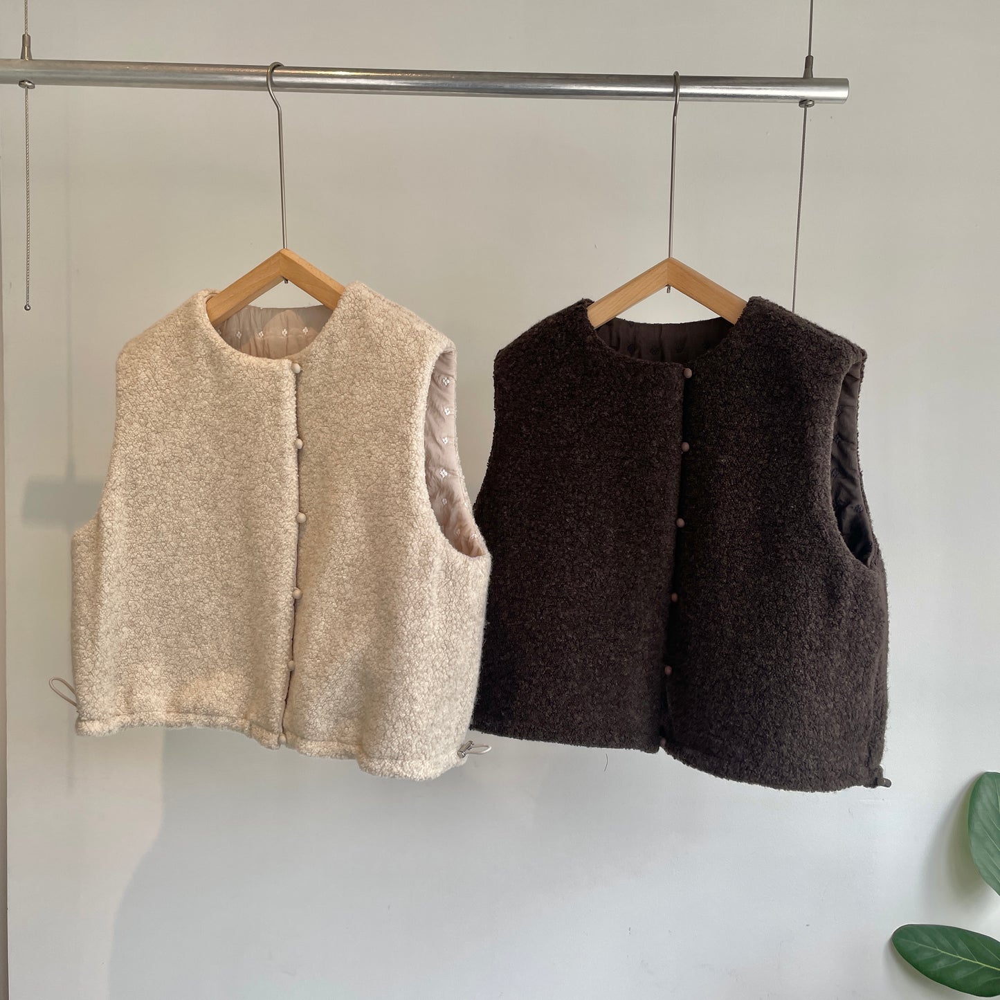 qiri //flower dot quilt jacquard ショートリバーシブルベスト 6301BL008252