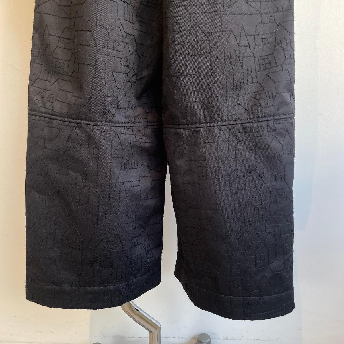 ASEEDONCLOUD【受注商品】//Townscape embroidery Robber trousers 271504