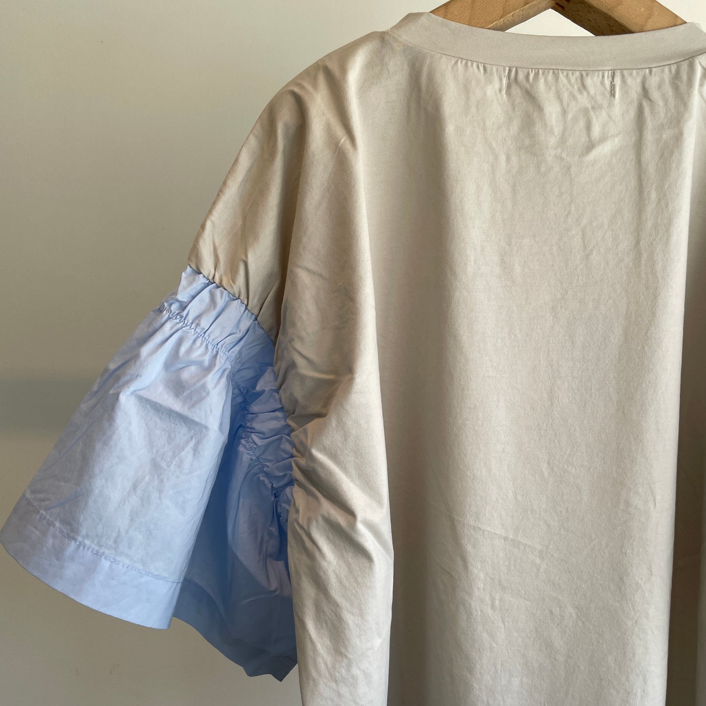 universaltissu //コンパクトクールローレル天竺バイカラーギャザースリーブTシャツ US253CT002