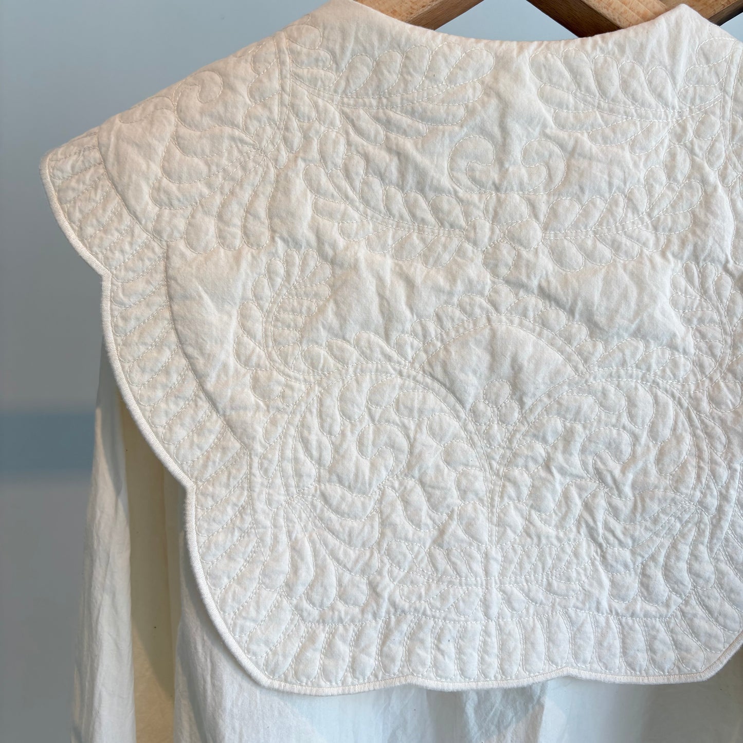 qiri//trapunto quilt collar ブラウス　6301BL007262