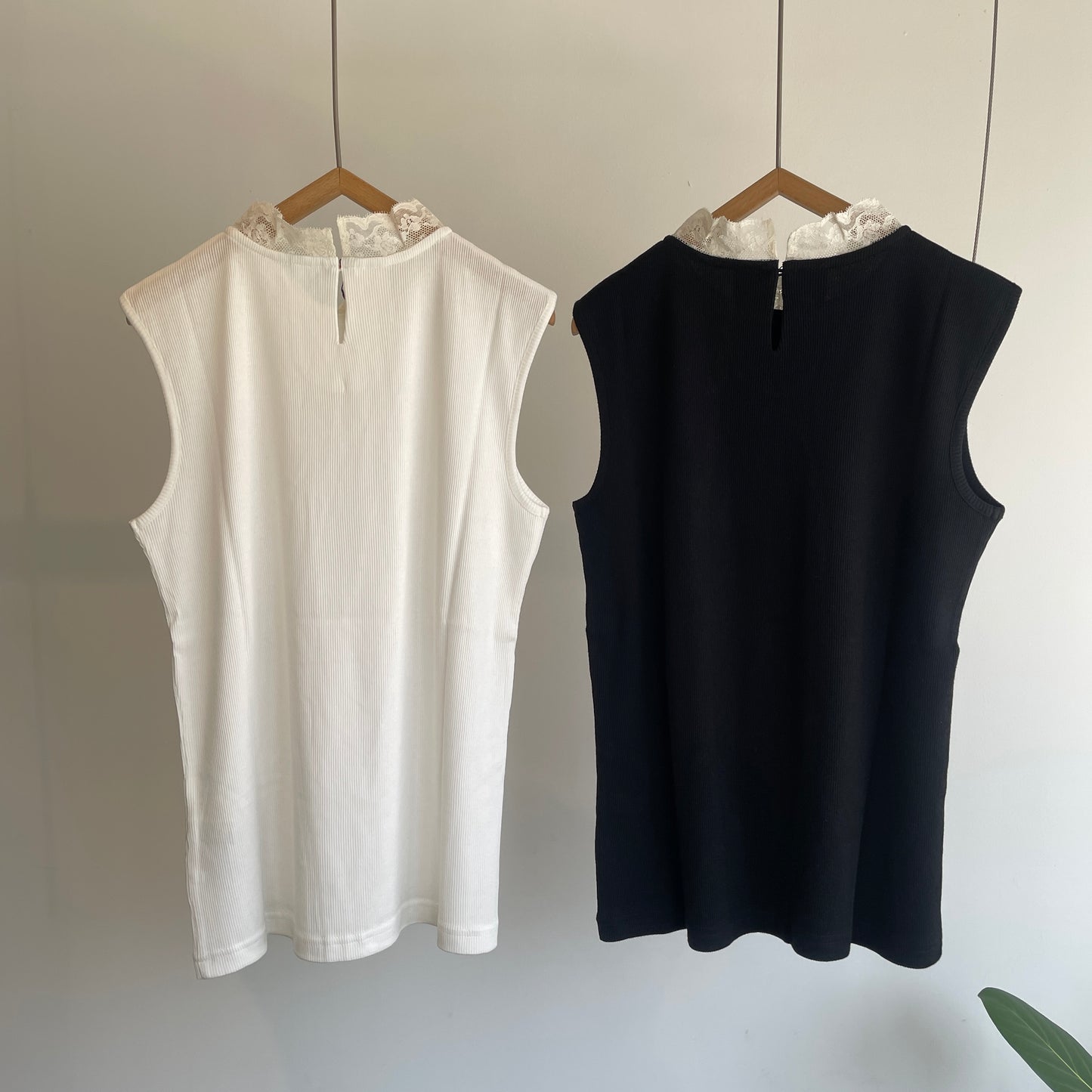 porter des boutons//モックネックレーステレコノースリーブ　P-25103