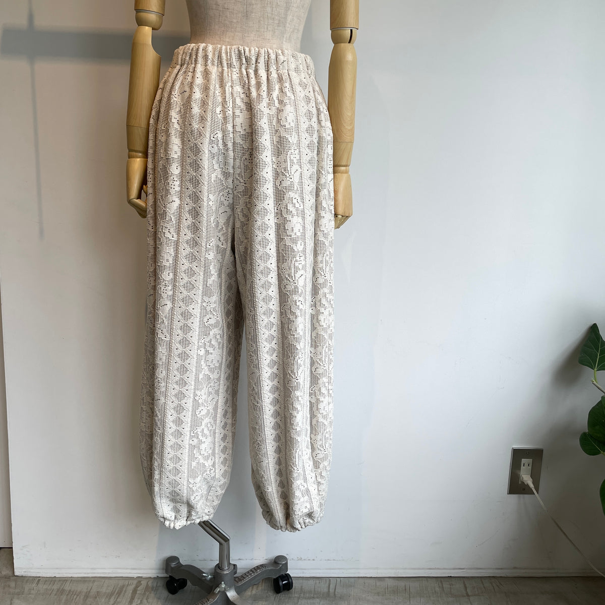 qiri//field flower lace ギャザーパンツ  6301PT008262