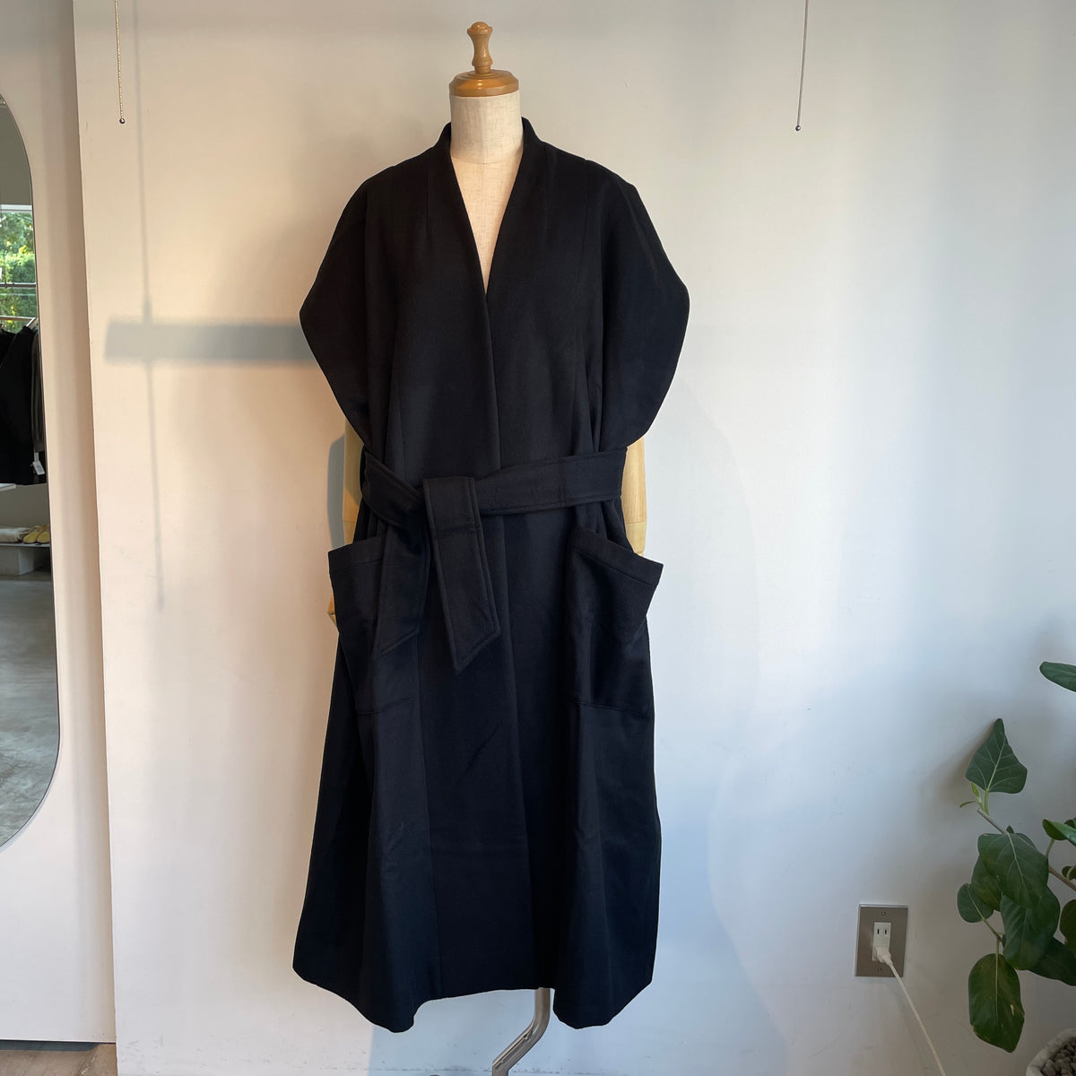 Honnete//Sleeveless Dolman Gown Coat_Royal Geelong HO-26AW CO24W