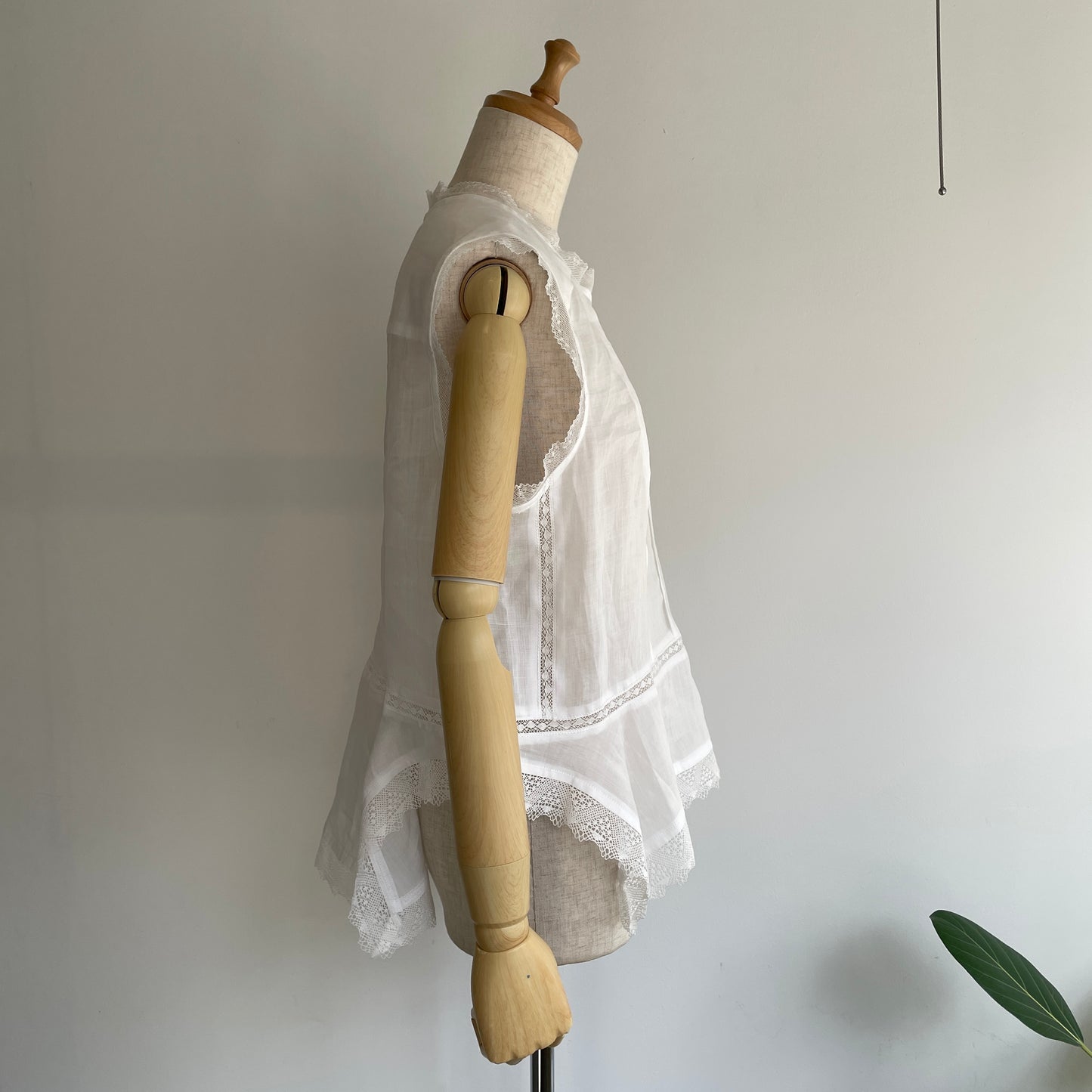 NATIVE VILLAGE//No.6 寂静スリーブレスレースブラウス　31261-06107