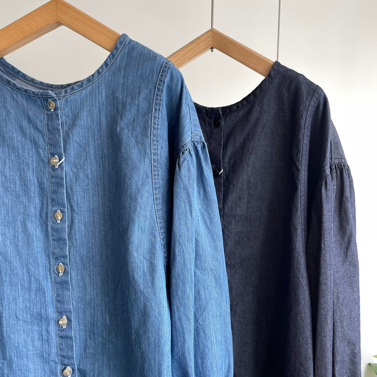 yuni//Cotton denim gathered sleeves ブラウス　1701BL010262