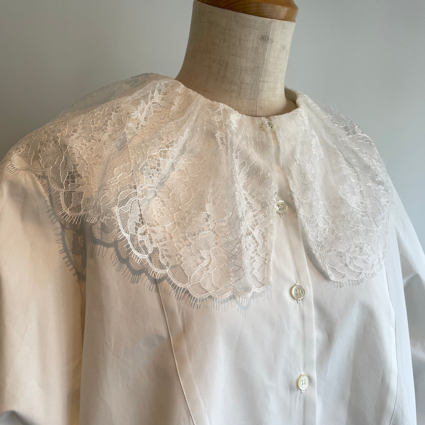 heriter//lace collar blouse
H2-26-3010