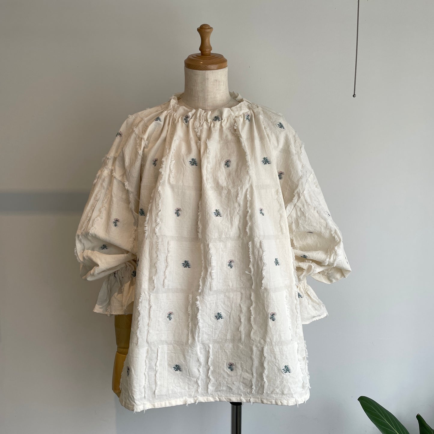 qiri //fleurs lace jacquard gather BL 6301BL006261