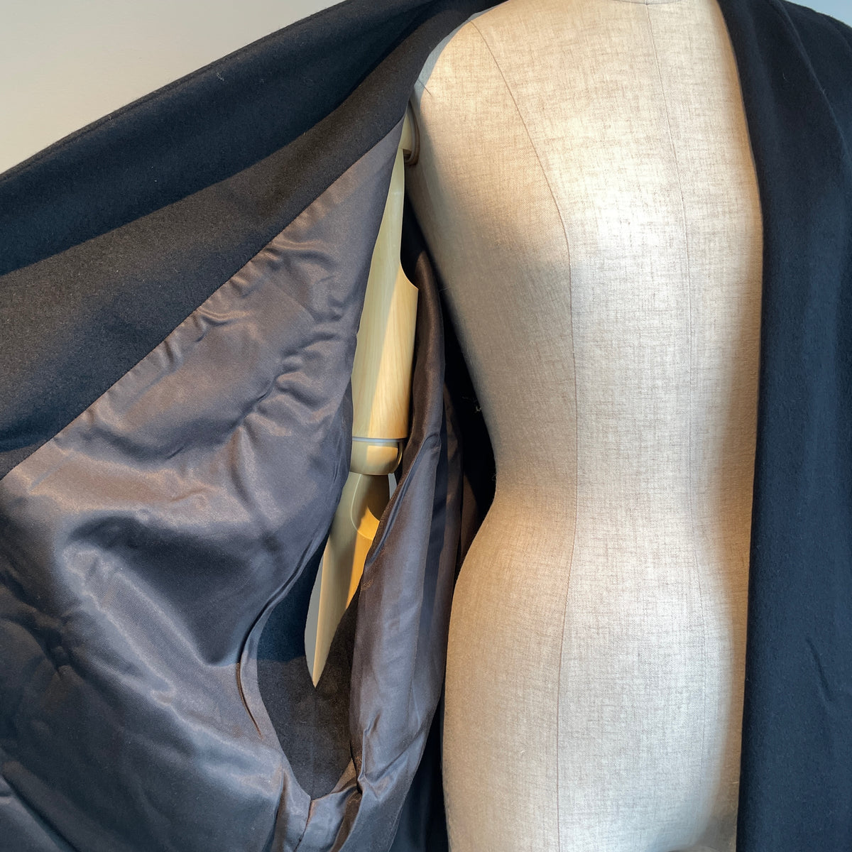 Honnete//Sleeveless Dolman Gown Coat_Royal Geelong HO-26AW CO24W