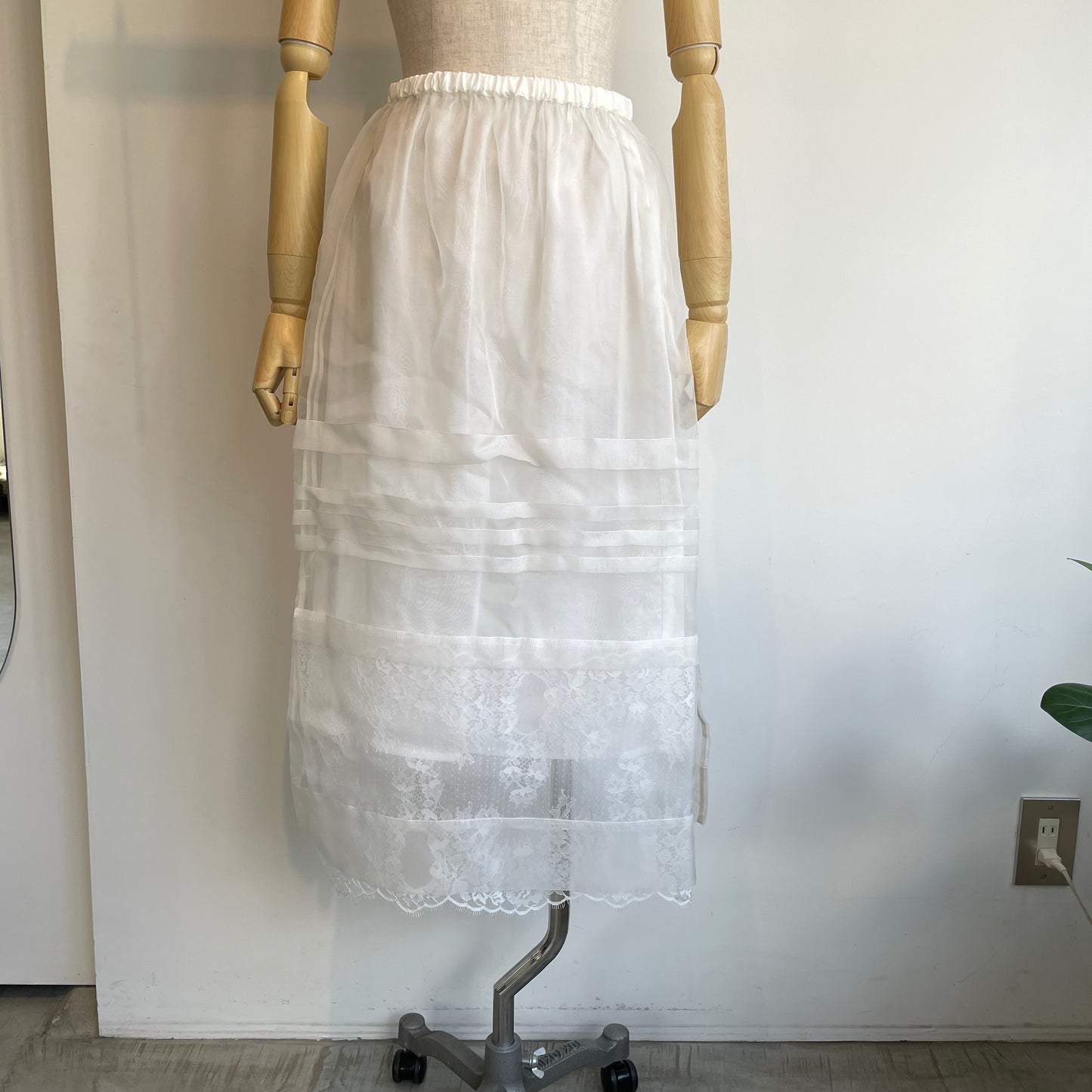 heriter//silk organdy skirt
H2-26-4002