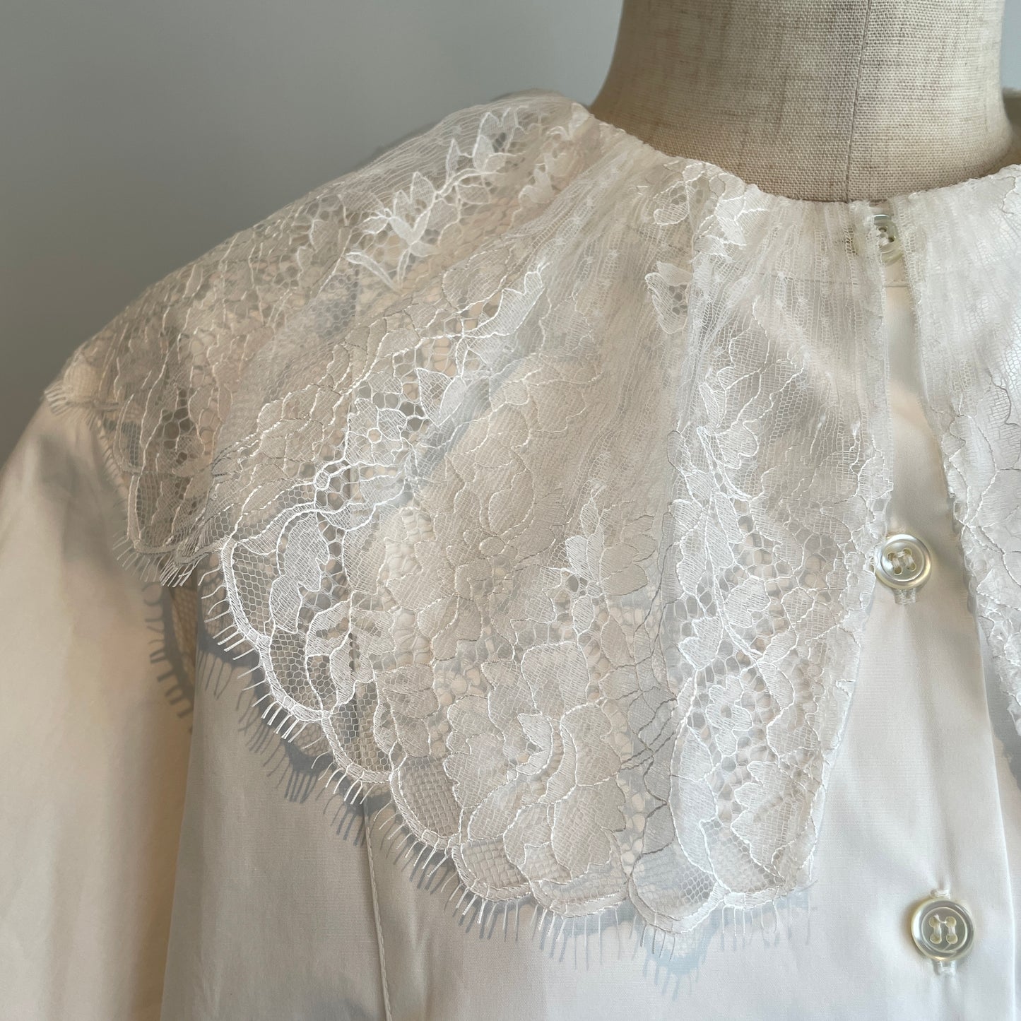heriter//lace collar blouse
H2-26-3010