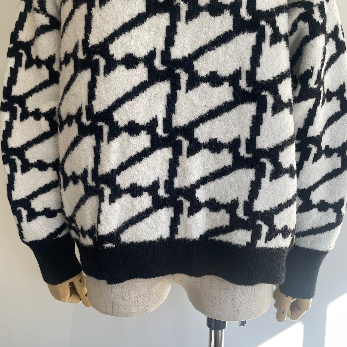 sisisi //WARM KNIT SWAN PULLOVER 2024-AW120