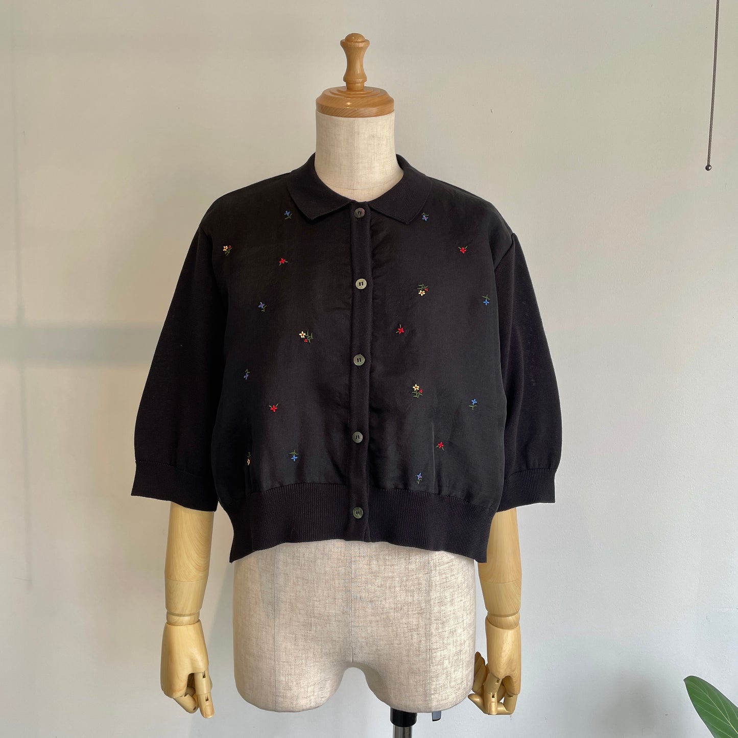 porter des boutons//Petite fleurニット　P21-2-019