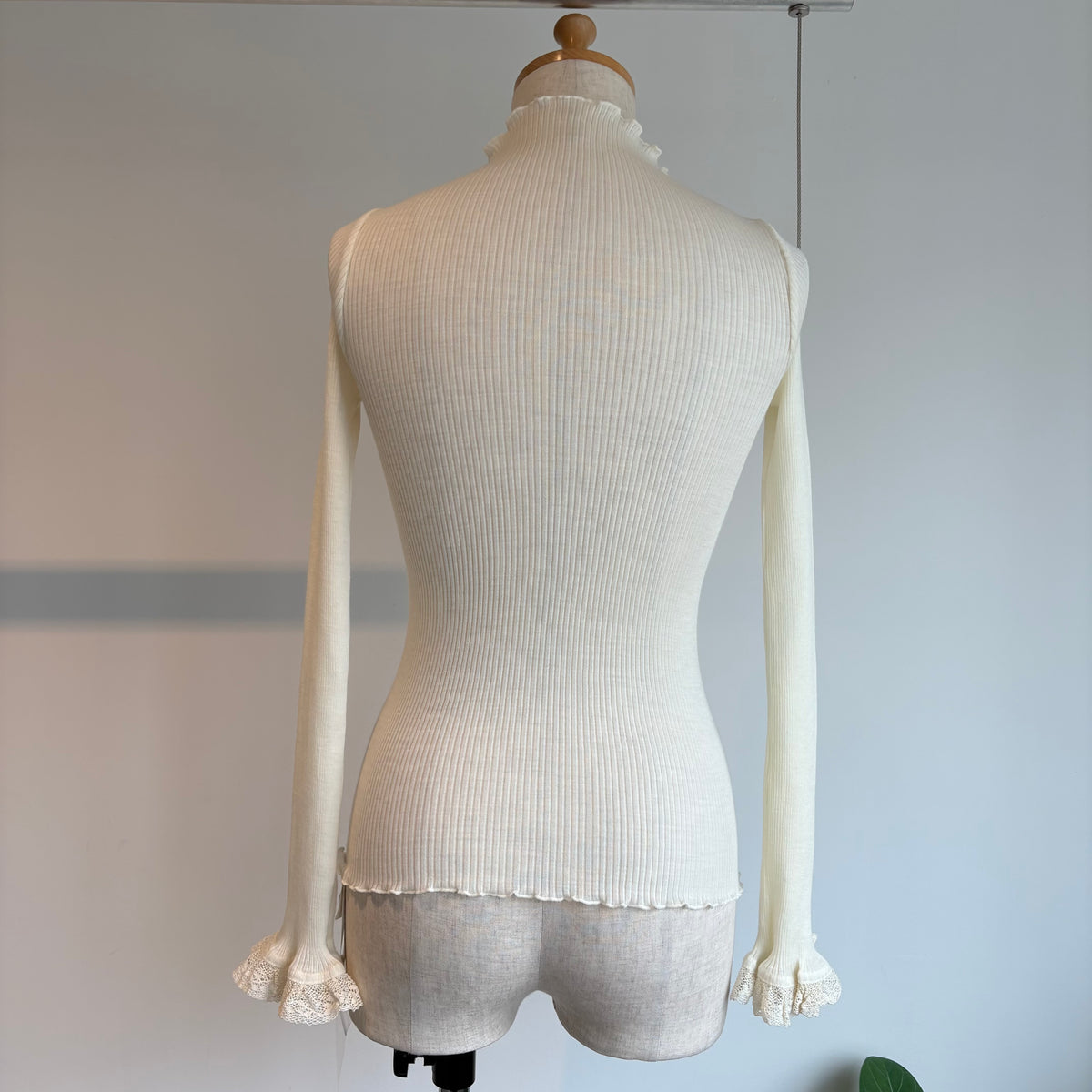 NATIVE VILLAGE// Thoughts on stockings リブレースプルオーバー　33262-04107