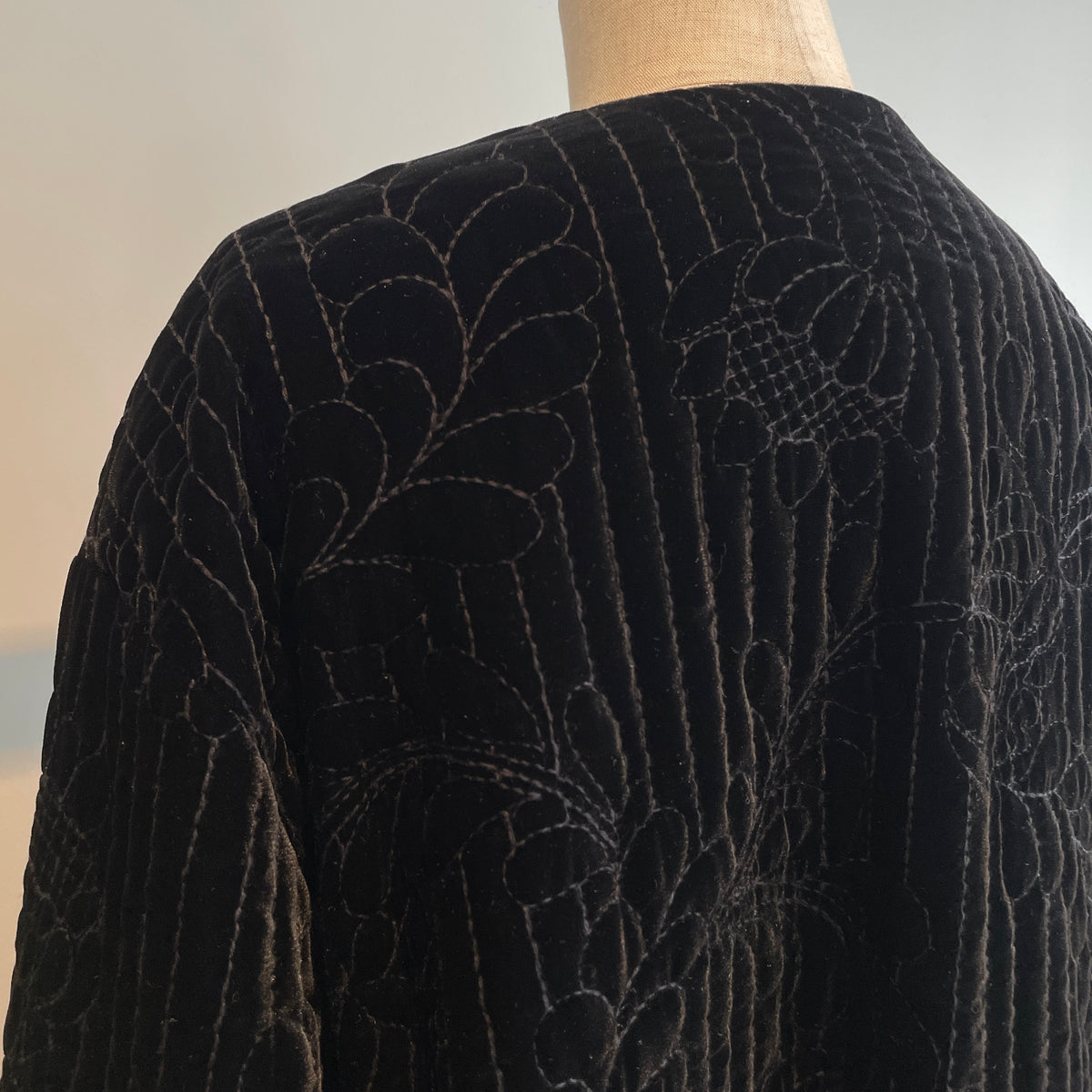 heriter//velvet quit embroidery short coat H2-26-6006