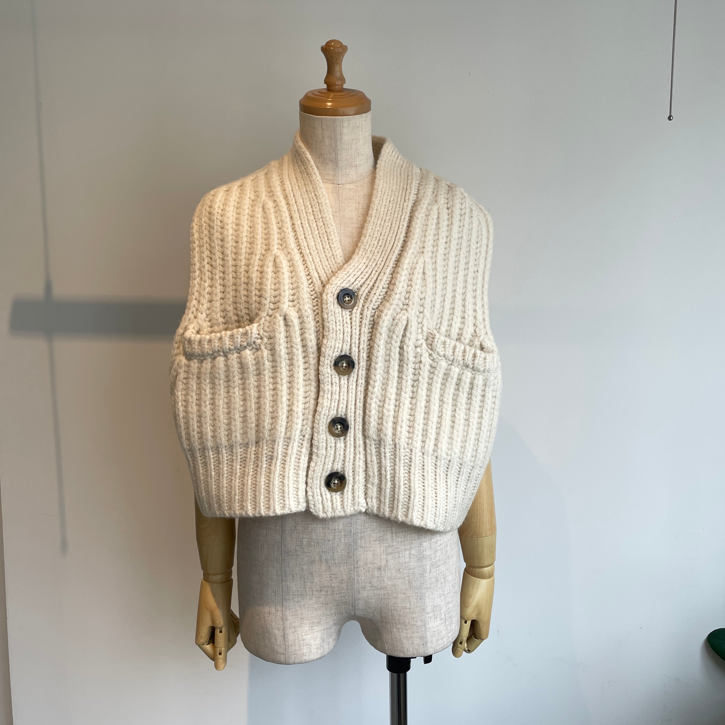 UNDYED //ハイランドウールニットベスト 25F212 – hibikiru