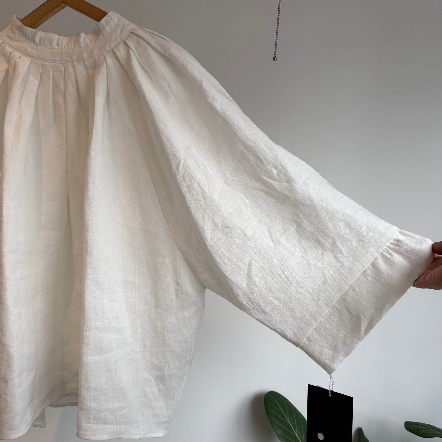 SI-HIRAI// WIDE SLEEVE TACブラウス　CHSS26-7008 FL