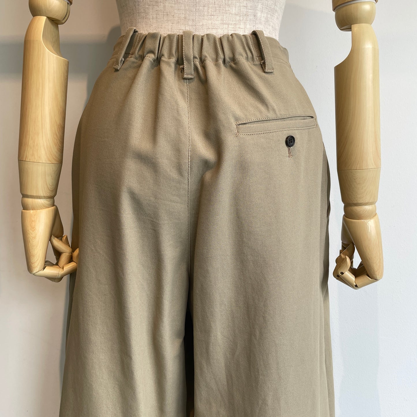 yuni//20/2強撚Cotton twill cocoon tapered パンツ 1701PT006262