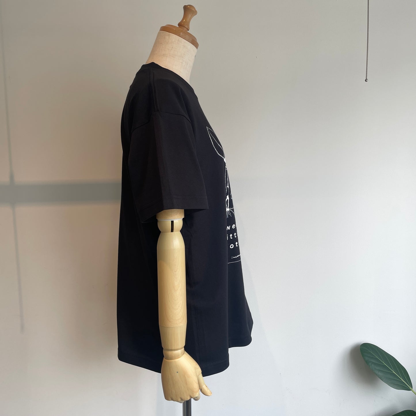 Sweet Little Nothing//Lily of the valley　半袖Tシャツ(すずらん)ブラック