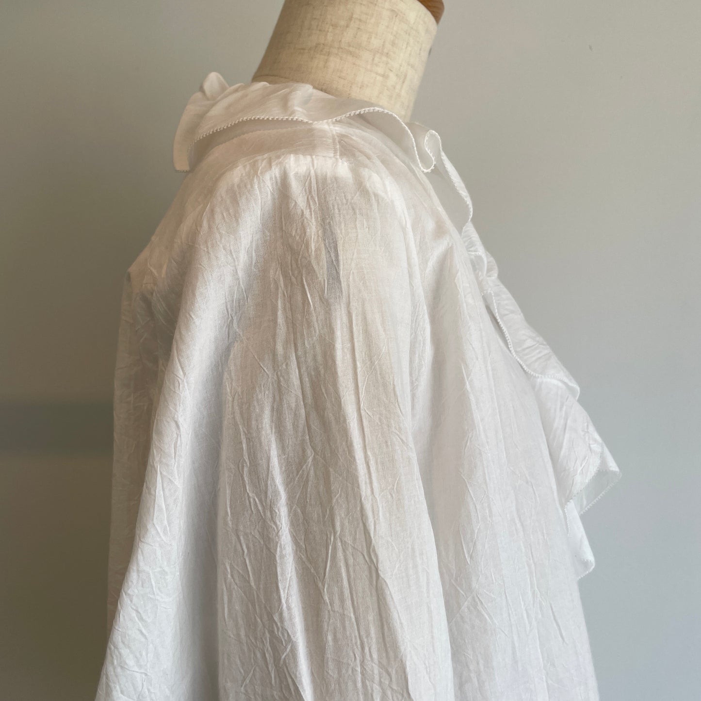 porter des boutons//ラッフルブラウス　P23-1-015-02