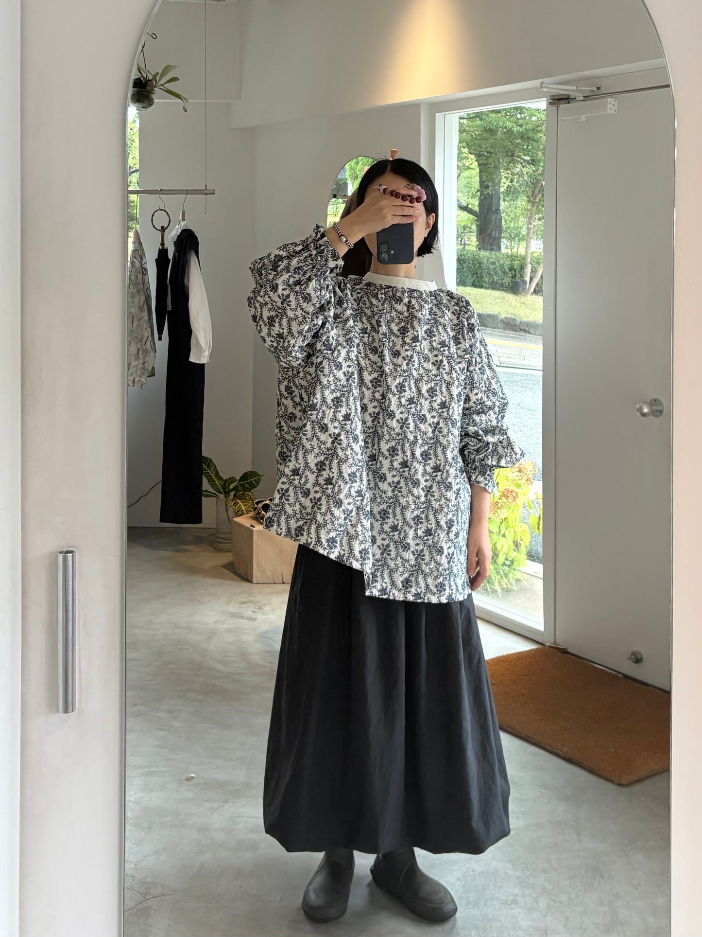 qiri//garden embroidery gather スリーブブラウス
6301BL008262
