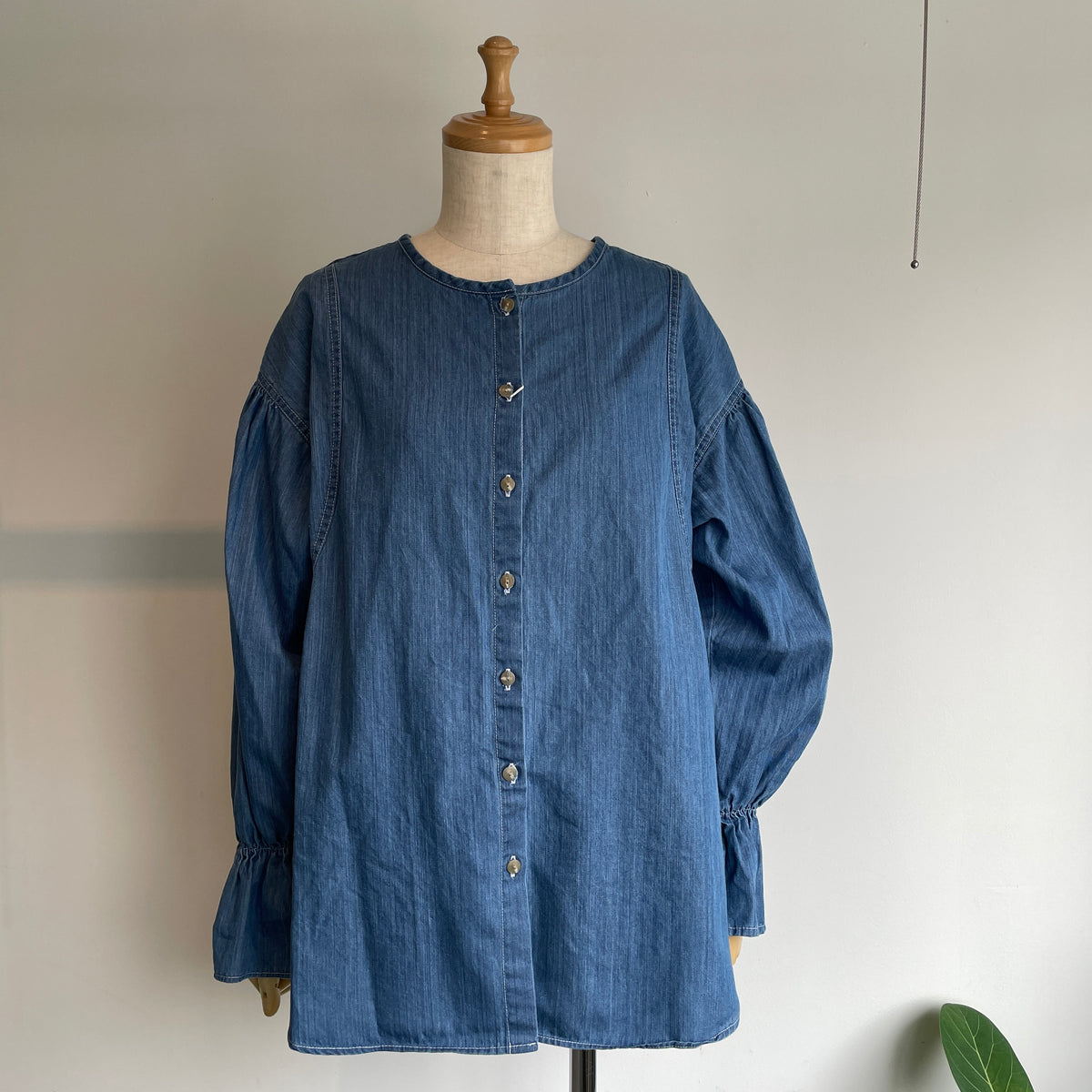 yuni//Cotton denim gathered sleeves ブラウス　1701BL010262