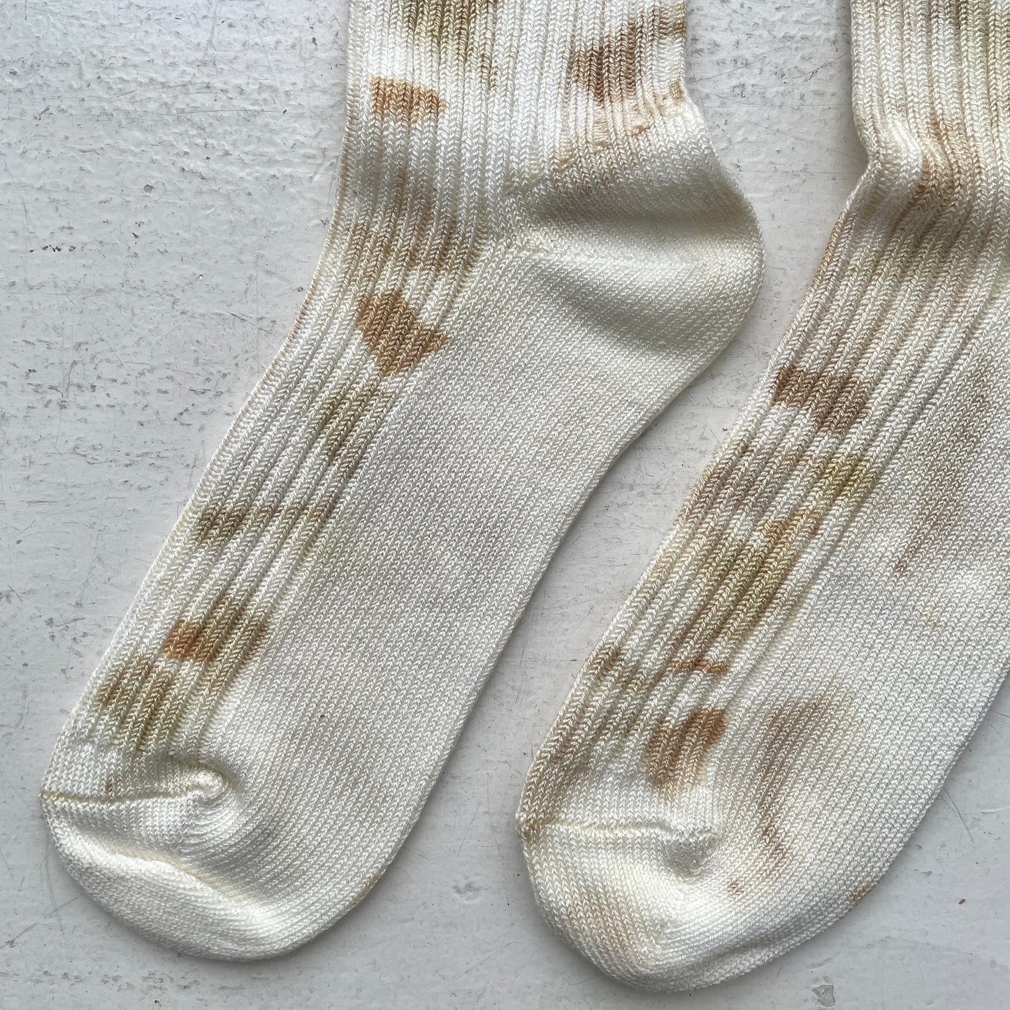 Oo //お花染めミドルゲージリブソックス