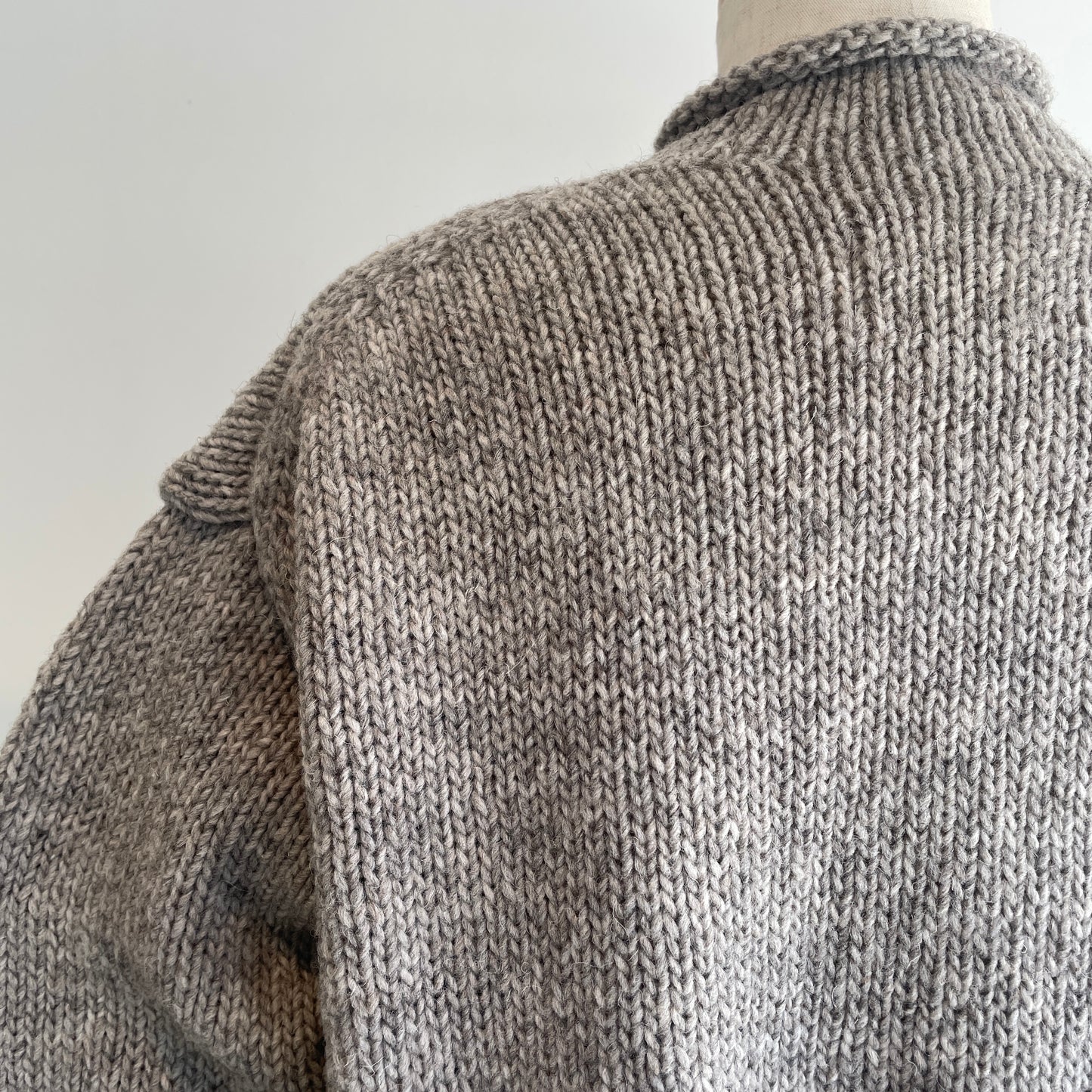 handsofcreation//ペルーローゲージニット家庭機 細ケーブルカーディガン　1540723