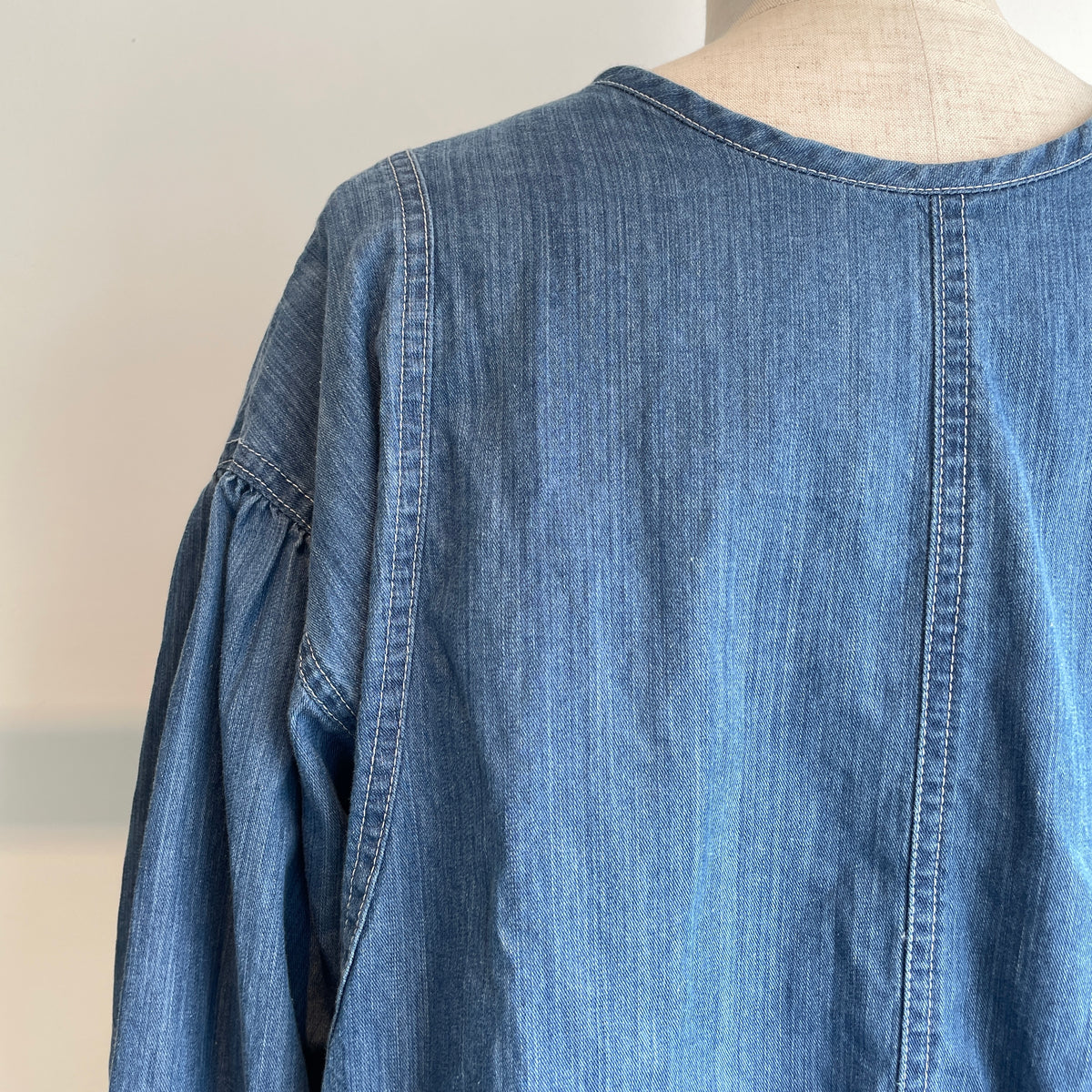 yuni//Cotton denim gathered sleeves ブラウス　1701BL010262