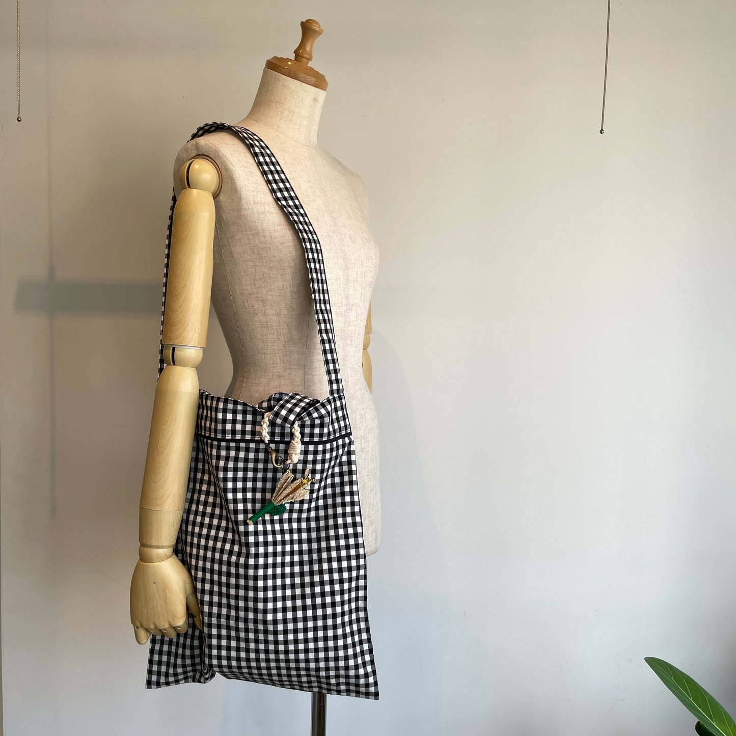porter des boutons//bee2wayBag  P23-5-044-06