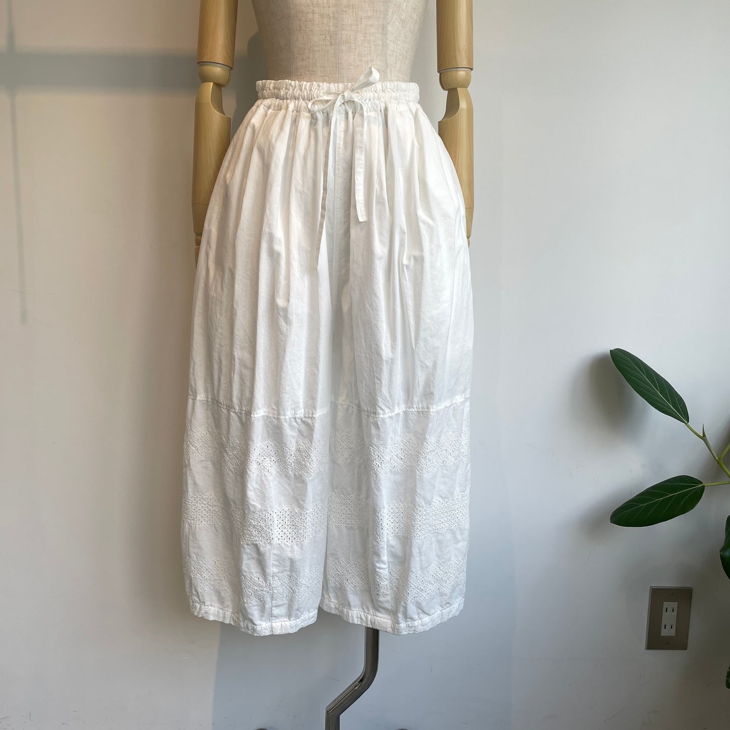 buoy buoy//RACE STRIPE刺繍 CROPPEDパンツ 2701PT009261