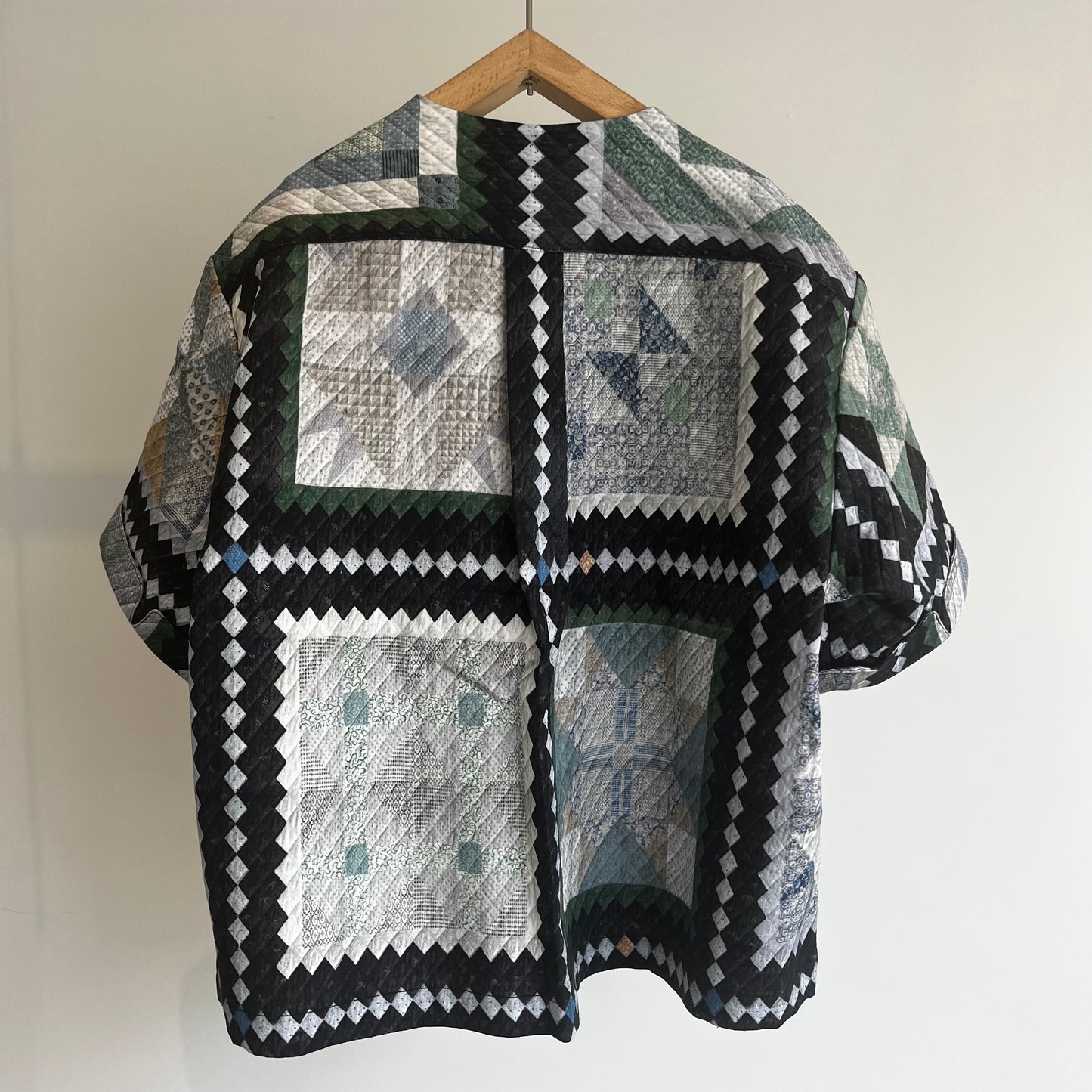 aseedoncloud//Mosaic quilt print   bird's ditty vest