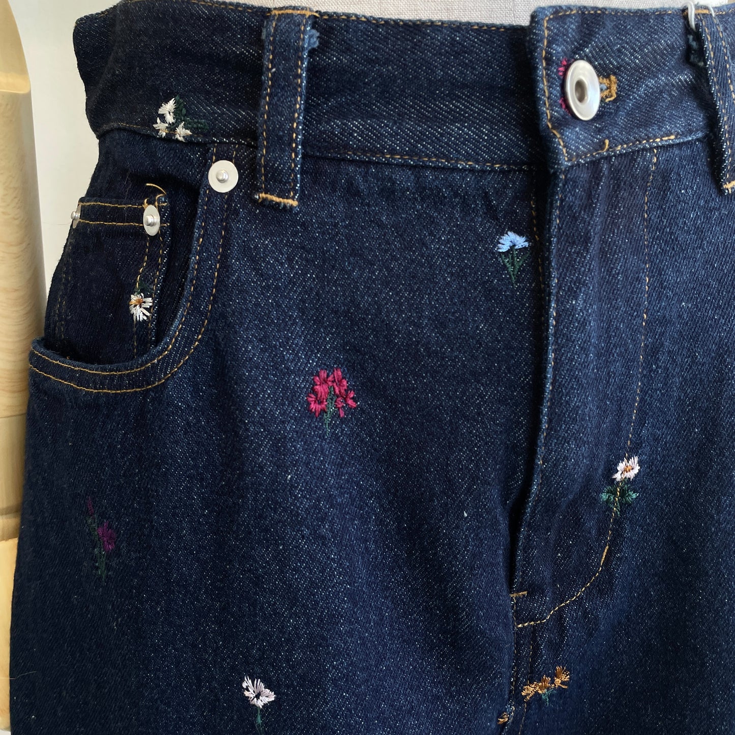 yuni// floral embloidely denim 5pkt back gum パンツ　1701PT006261