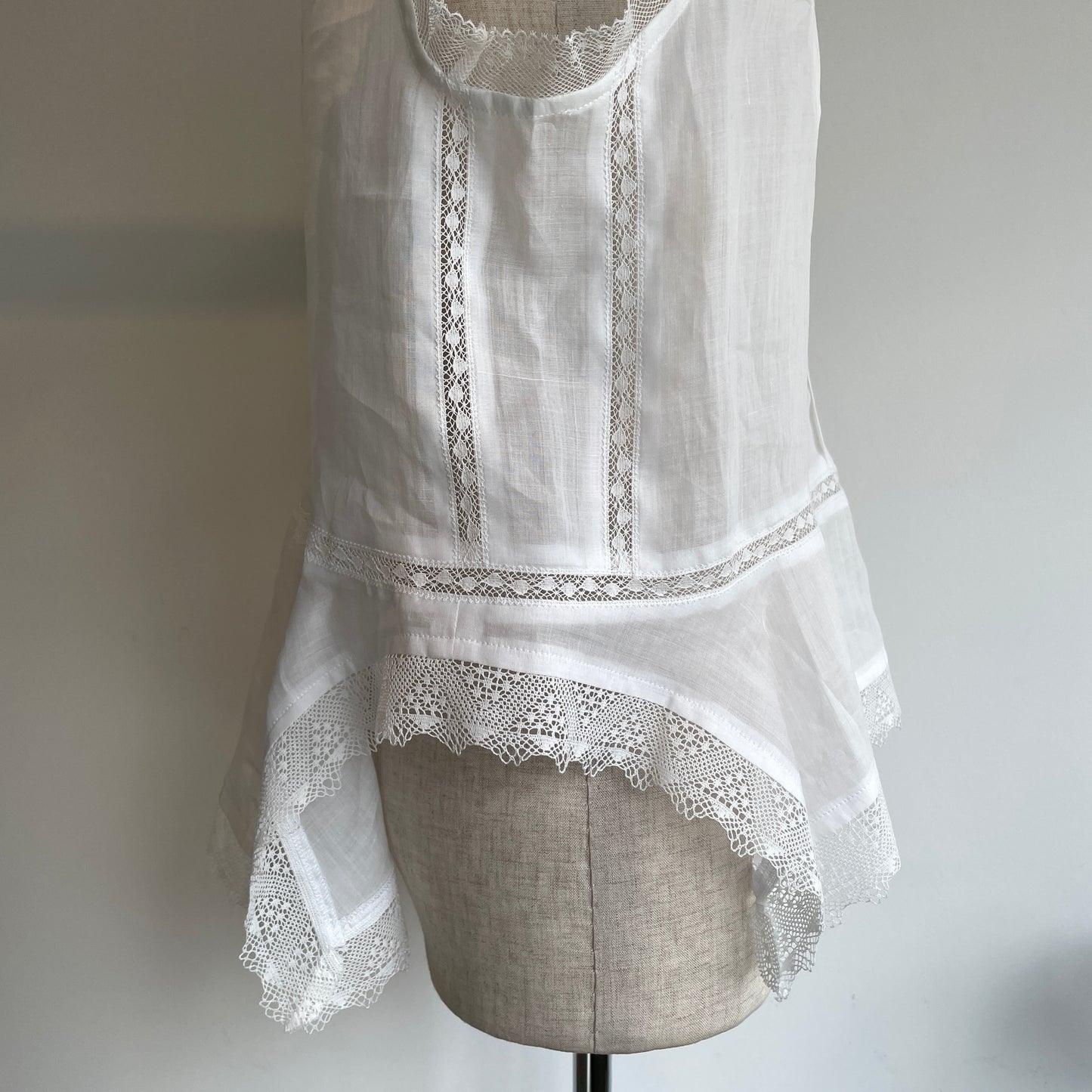 NATIVE VILLAGE//No.6 寂静スリーブレスレースブラウス　31261-06107