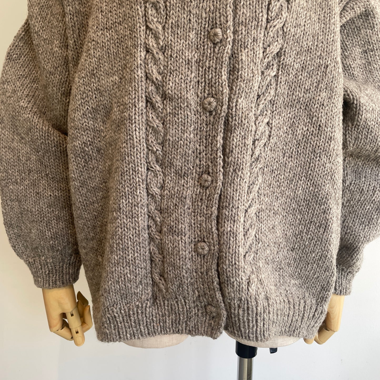 handsofcreation//ペルーローゲージニット家庭機 細ケーブルカーディガン　1540723