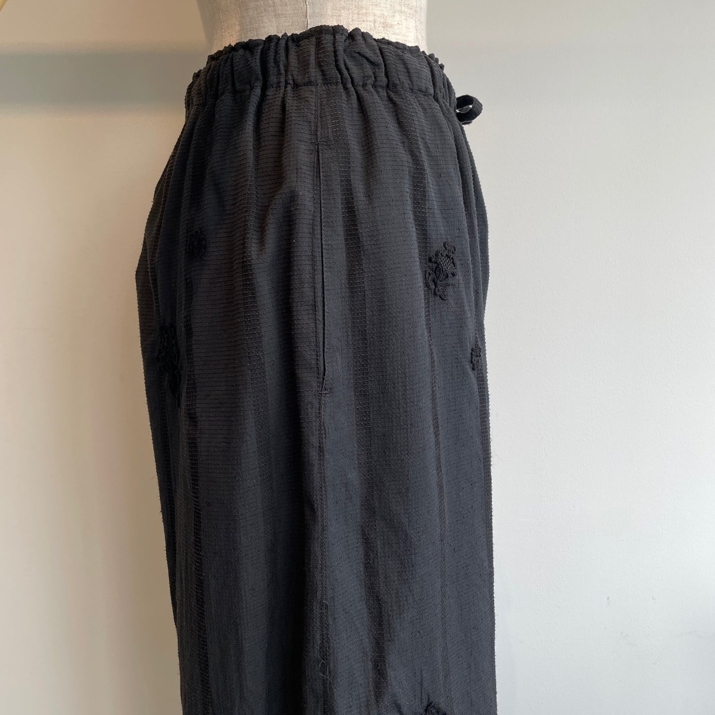 qiri//antique chain embroidery ギャザーパンツ　6301PT011261