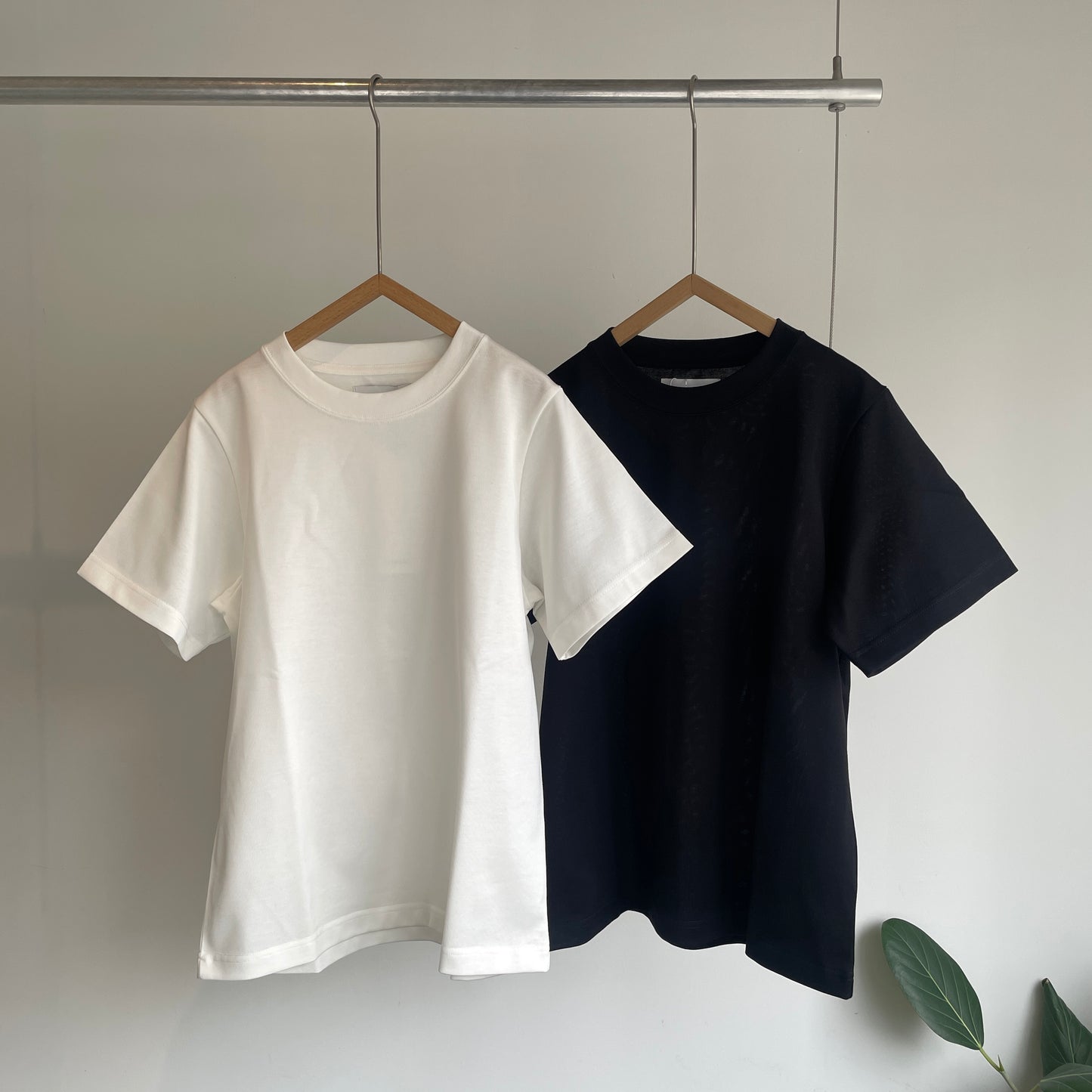 itochi // San Joaquin cotton paralleled single jersey crew neck t-shirt