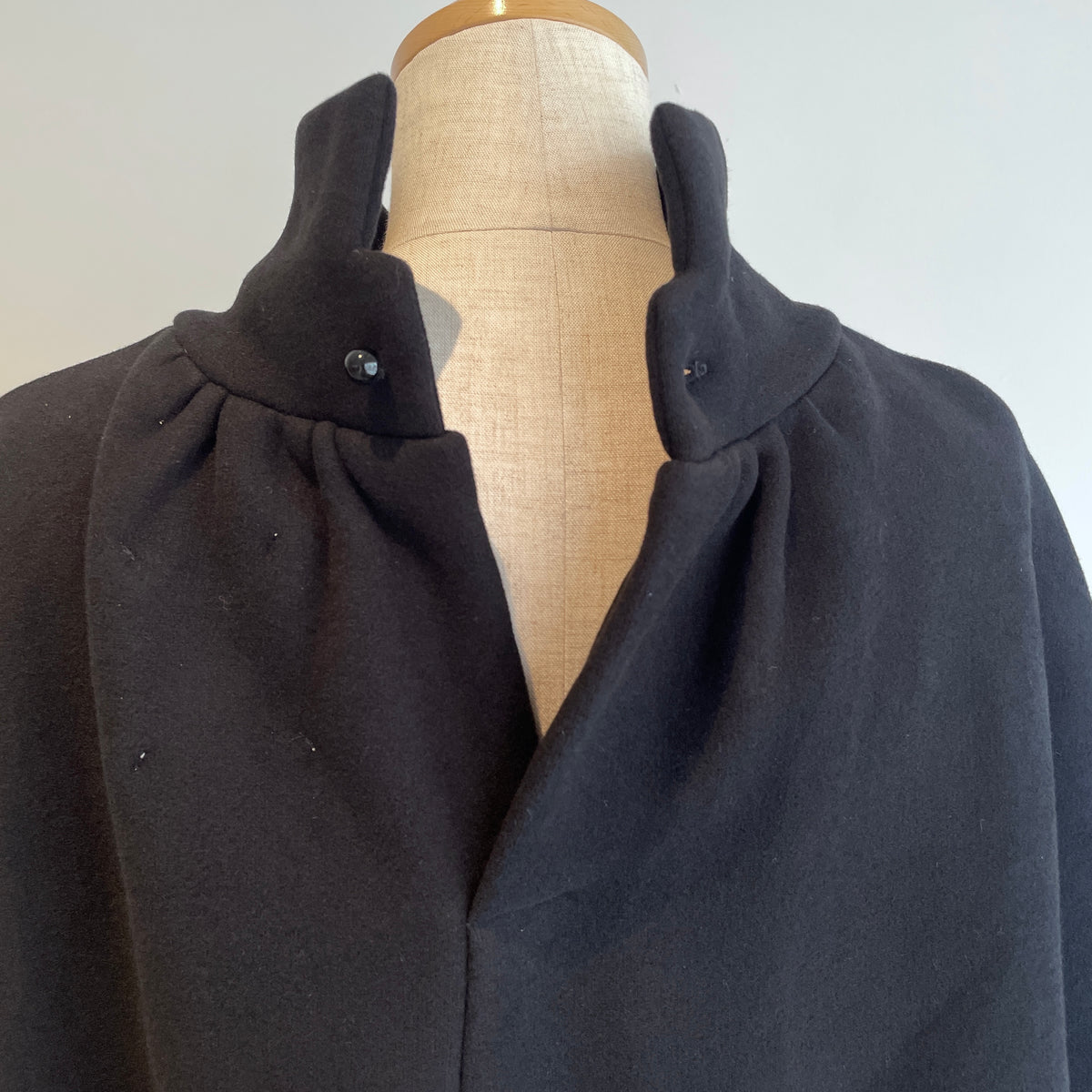 SI HIRAI//SWEATPONCHO  CHAW26-8006