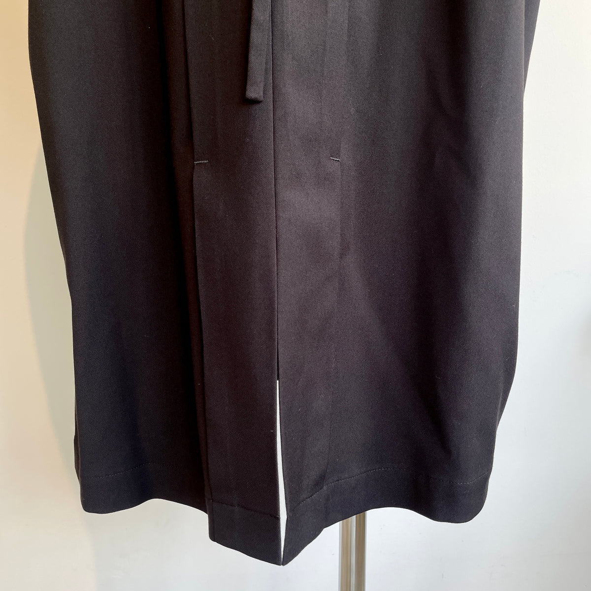 SI-HIRAI //MICRO STRETCH GABA RUBBER CUFF DRESS CHAW24-5018