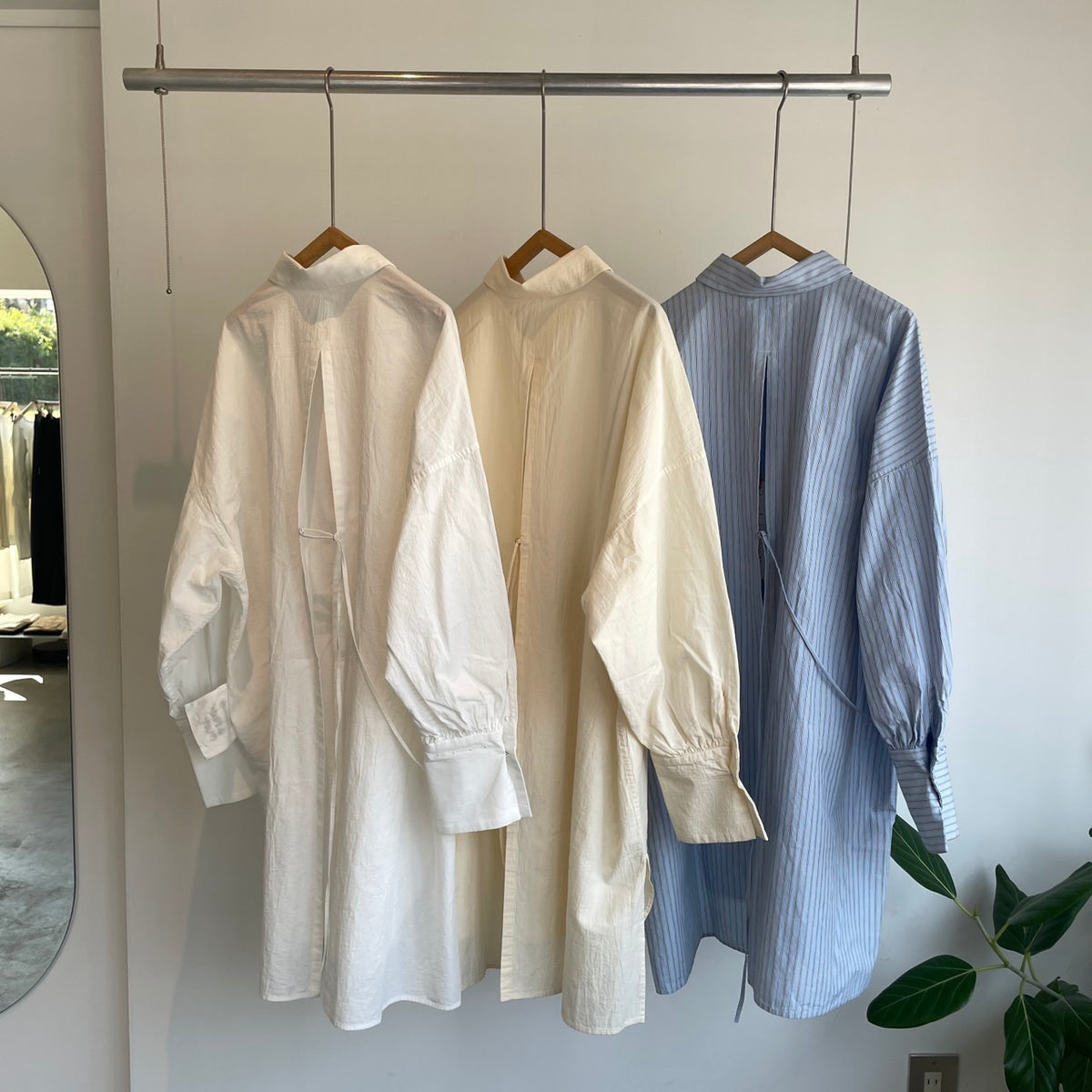 MarchAprilMay//param shirts パラムシャツ(バックオープンシャツ)